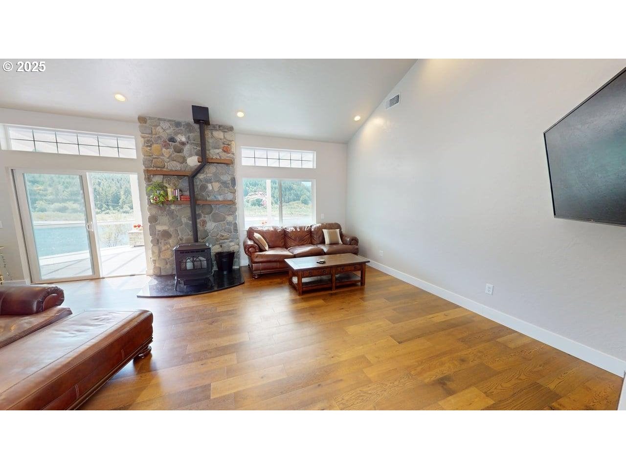 Gold Beach, Oregon, 97444, United States, 4 Bedrooms Bedrooms, ,3 BathroomsBathrooms,Residential,Active,1904726