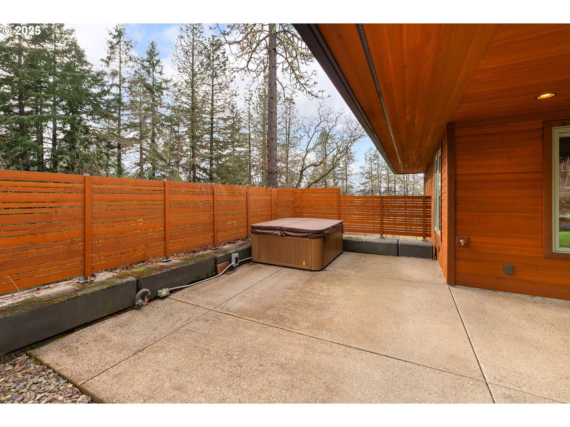 Roseburg, Oregon, 97471, United States, 3 Bedrooms Bedrooms, ,4 BathroomsBathrooms,Residential,Active,1941136