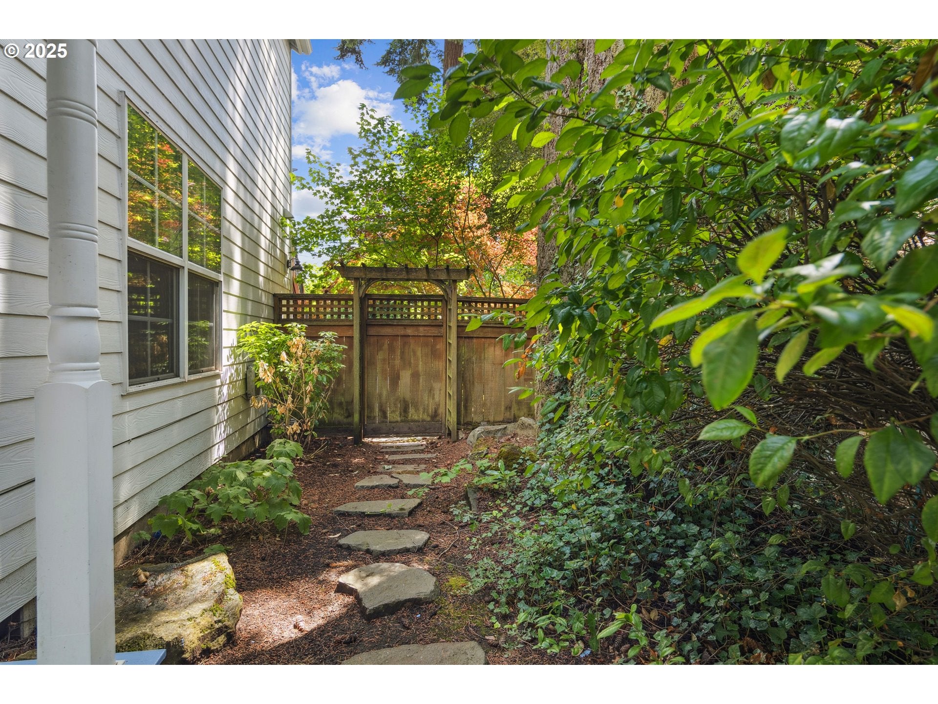 Lake Oswego, Oregon, 97034, United States, ,3 BathroomsBathrooms,Residential,Active,1899903