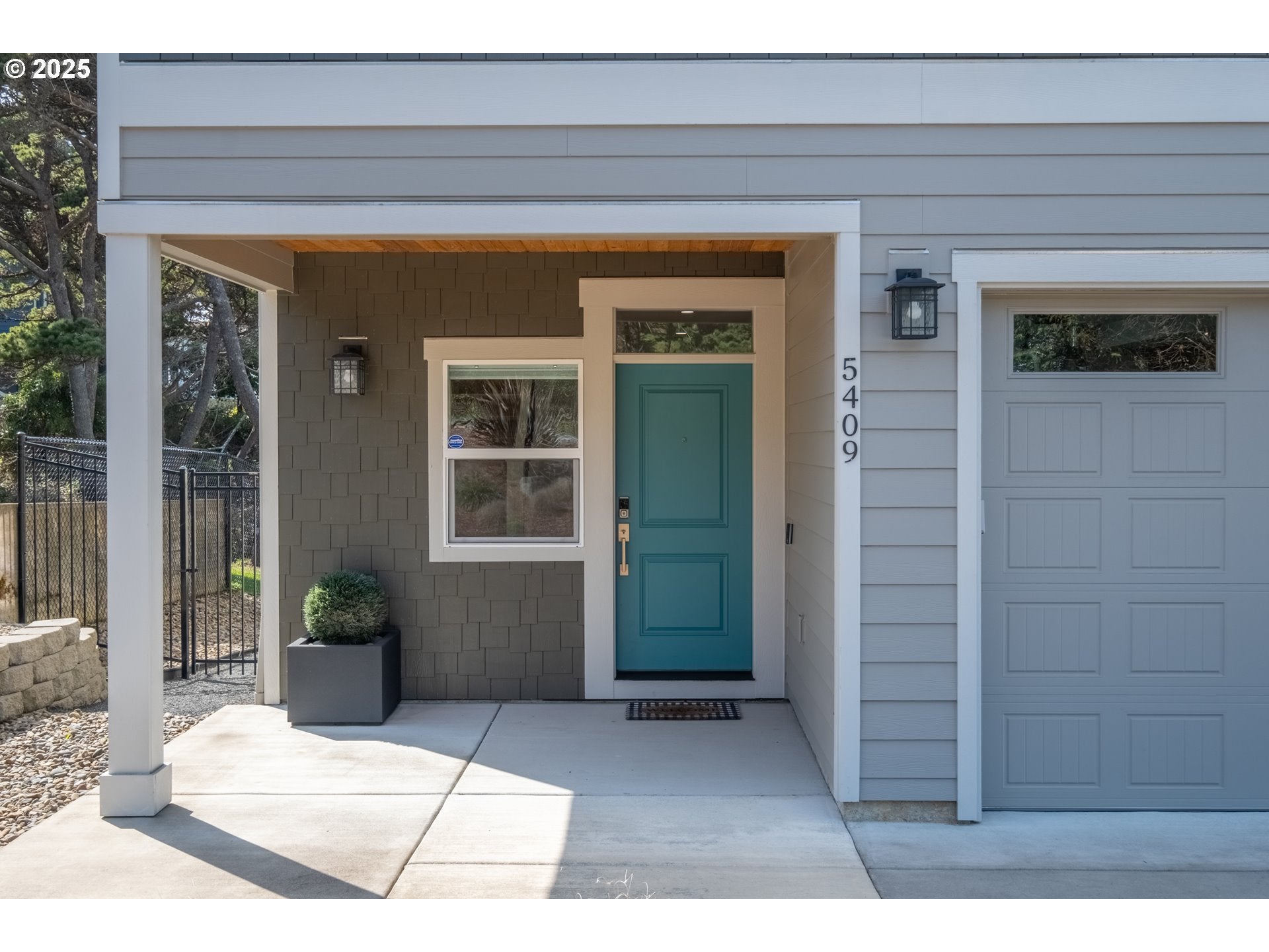 Lincoln City, Oregon, 97367, United States, ,3 BathroomsBathrooms,Residential,Active,1762851