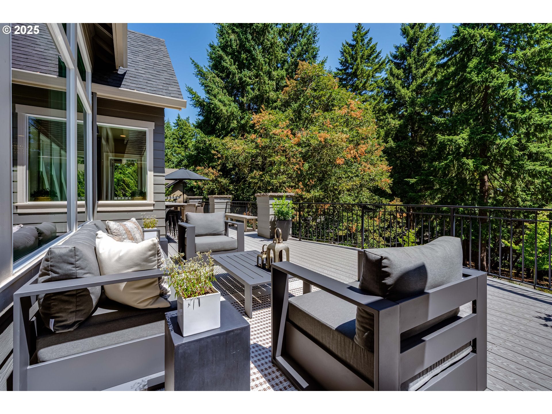 Eugene, Oregon, 97405, United States, ,5 BathroomsBathrooms,Residential,Active,1899898