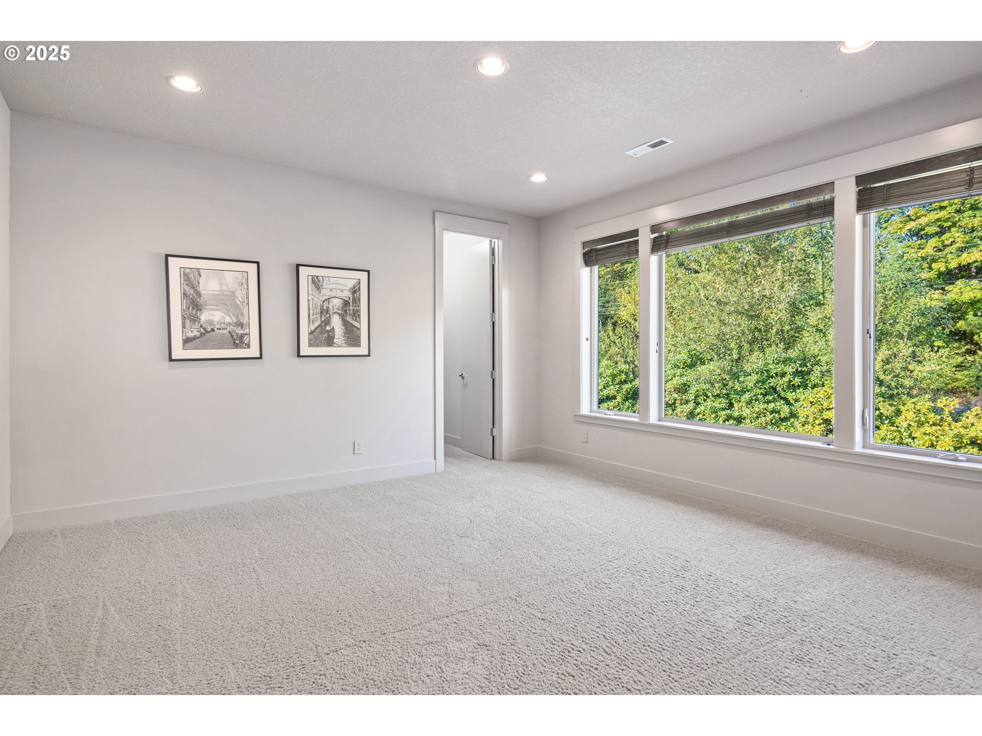 Portland, Oregon, 97229, United States, 4 Bedrooms Bedrooms, ,4 BathroomsBathrooms,Residential,Active,1945335