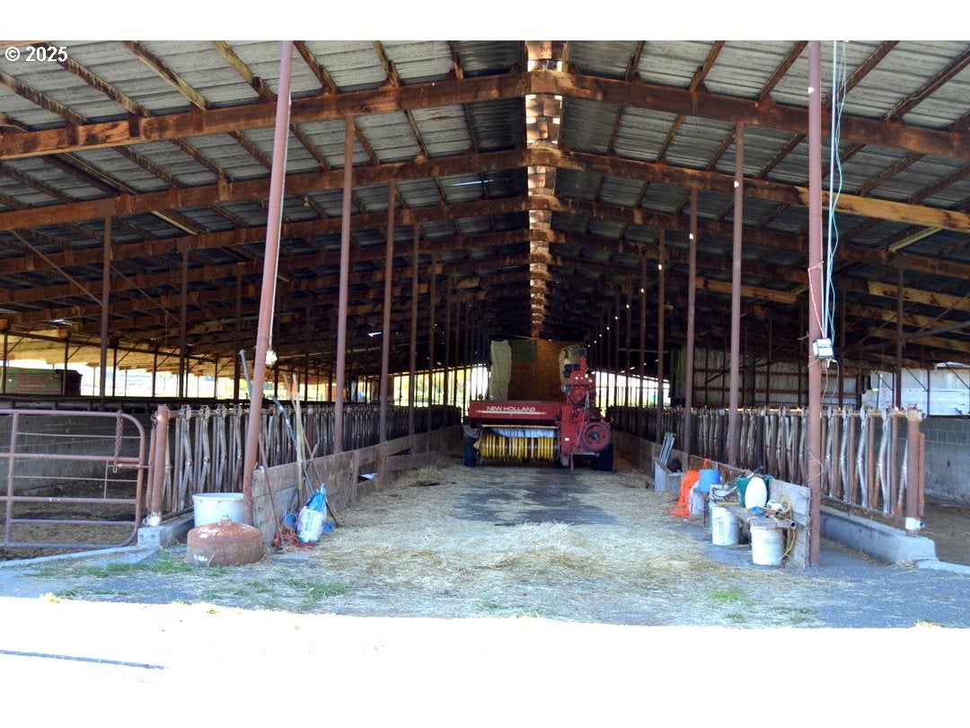 Grants Pass, Oregon, 97526, United States, 4 Bedrooms Bedrooms, ,2 BathroomsBathrooms,Residential,Active,1973321