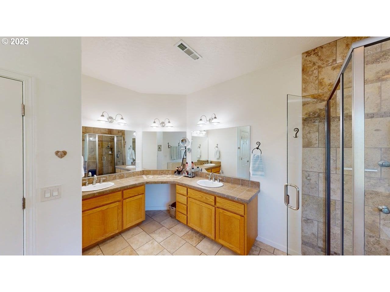 Brookings, Oregon, 97415, United States, 6 Bedrooms Bedrooms, ,4 BathroomsBathrooms,Residential,Pending,1933905