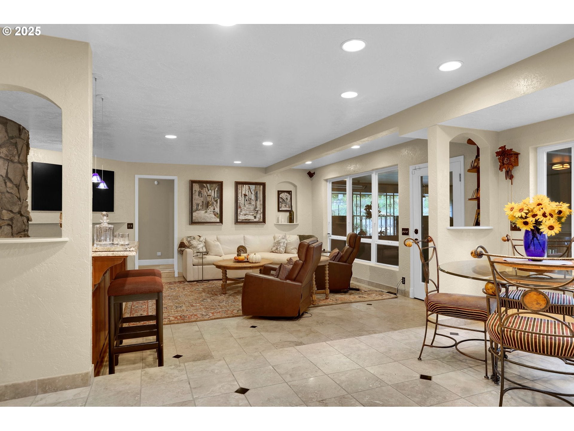 Eugene, Oregon, 97405, United States, 5 Bedrooms Bedrooms, ,4 BathroomsBathrooms,Residential,Active,1964513