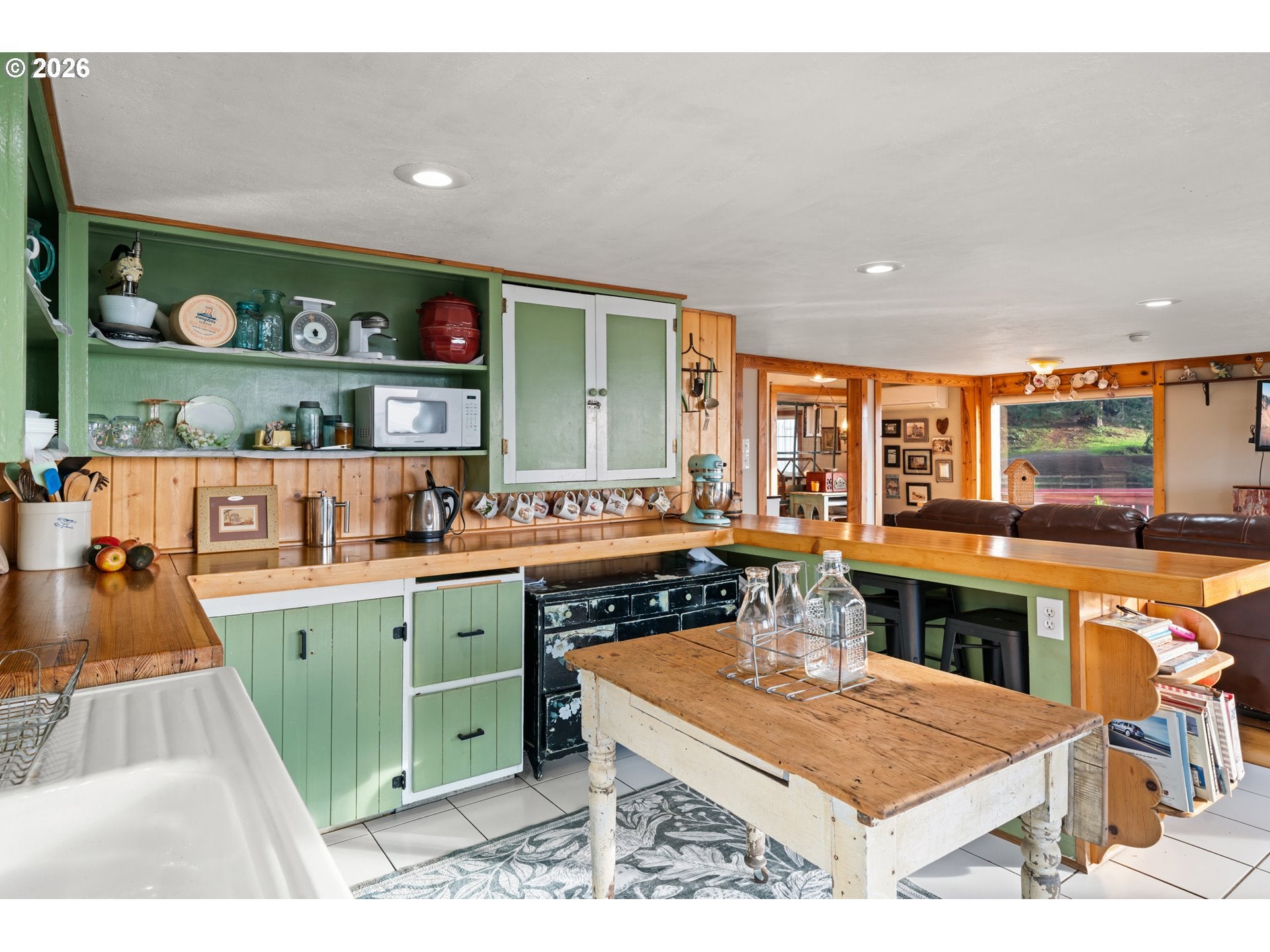 Gold Beach, Oregon, 97444, United States, 3 Bedrooms Bedrooms, ,2 BathroomsBathrooms,Residential,Active,2011203