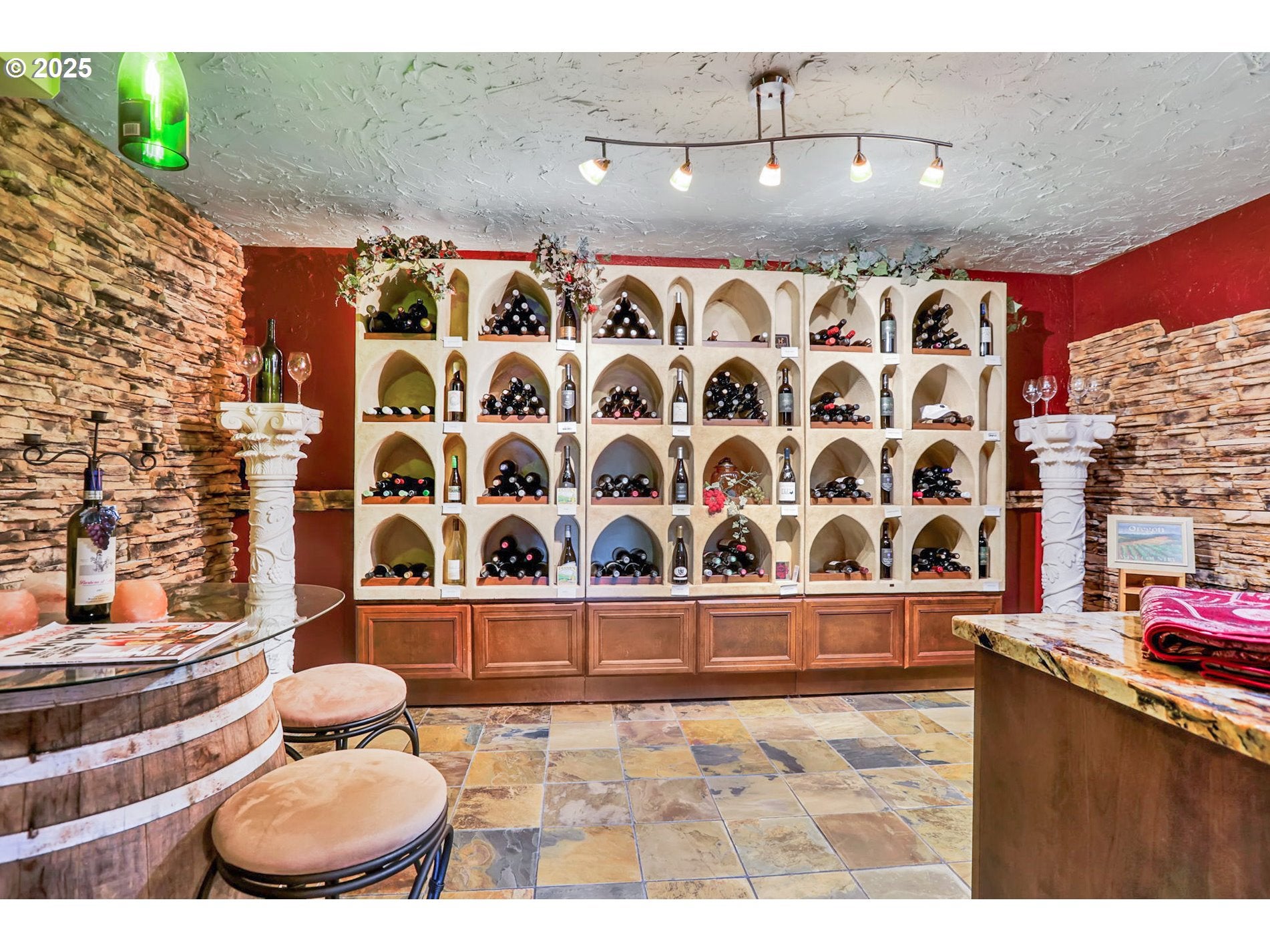 Eugene, Oregon, 97405, United States, 5 Bedrooms Bedrooms, ,4 BathroomsBathrooms,Residential,Active,1964513