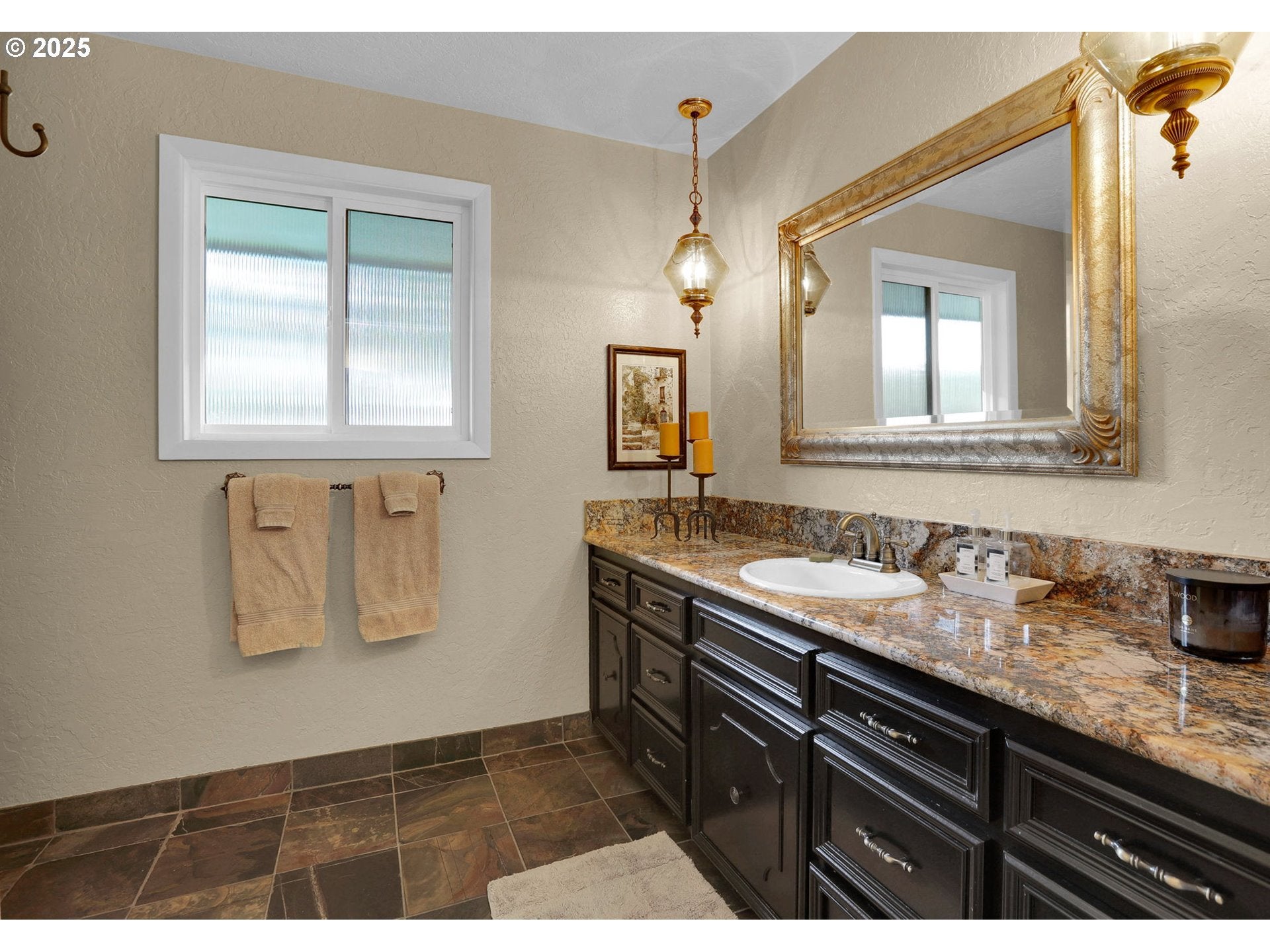 Eugene, Oregon, 97405, United States, 5 Bedrooms Bedrooms, ,4 BathroomsBathrooms,Residential,Active,1964513