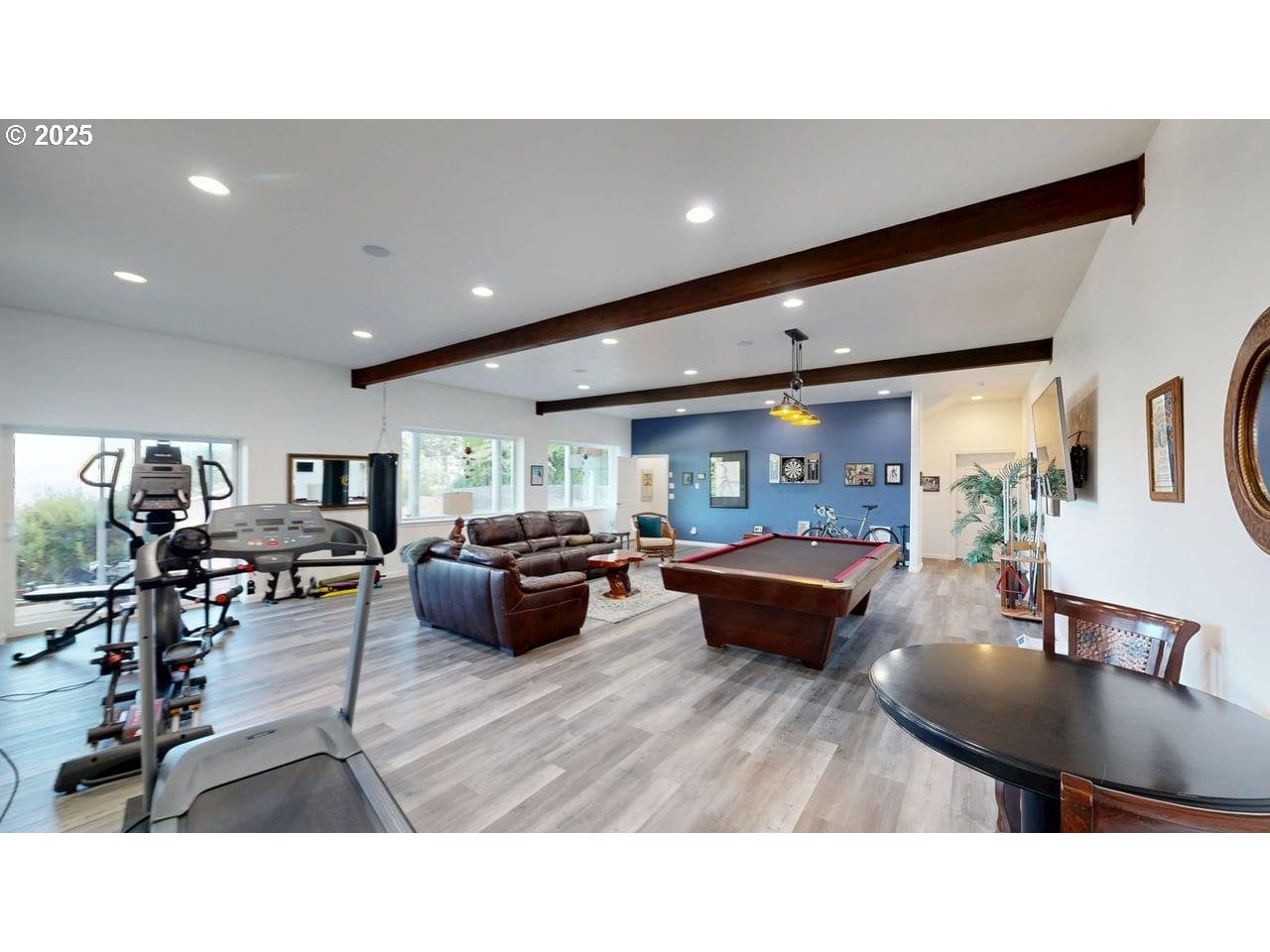 Brookings, Oregon, 97415, United States, 6 Bedrooms Bedrooms, ,4 BathroomsBathrooms,Residential,Pending,1933905