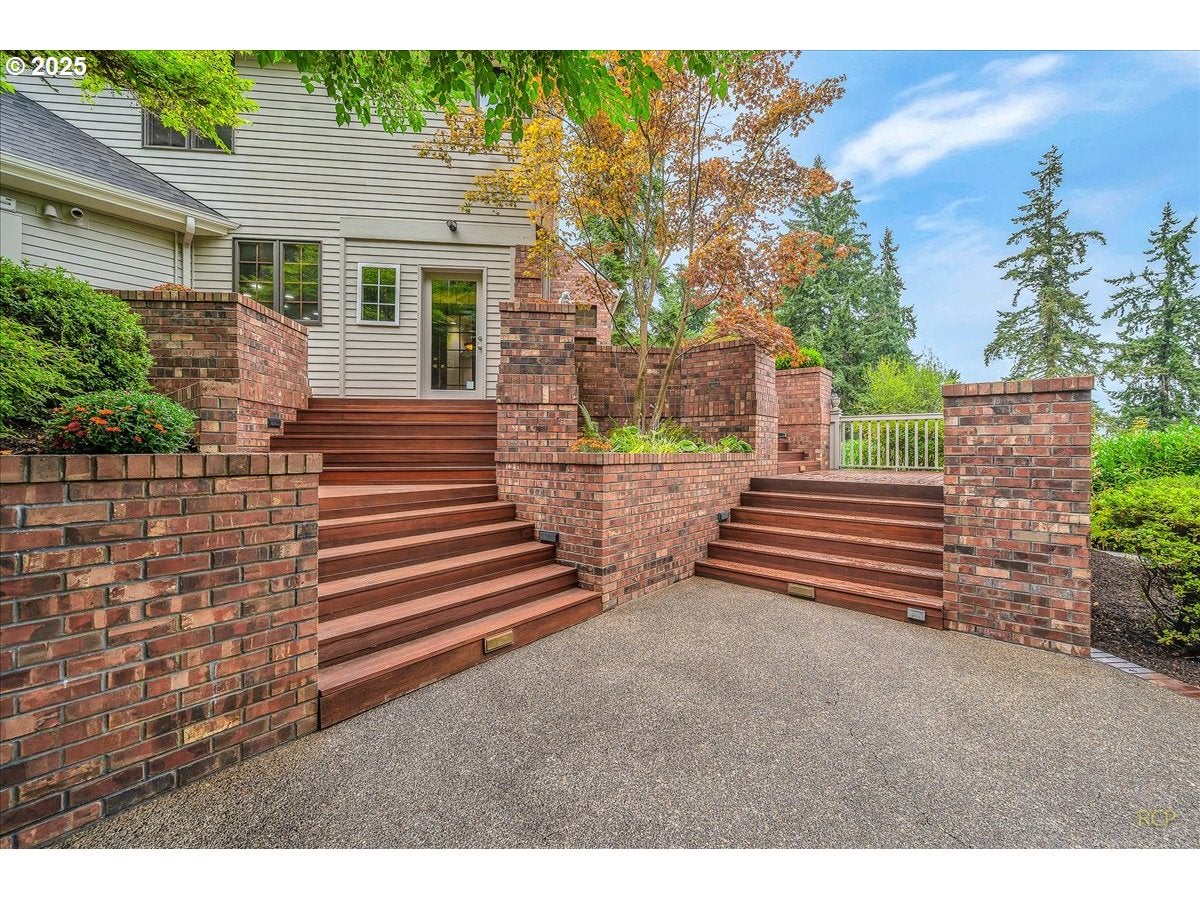 Rainier, Oregon, 97048, United States, 4 Bedrooms Bedrooms, ,5 BathroomsBathrooms,Residential,Active,1936128