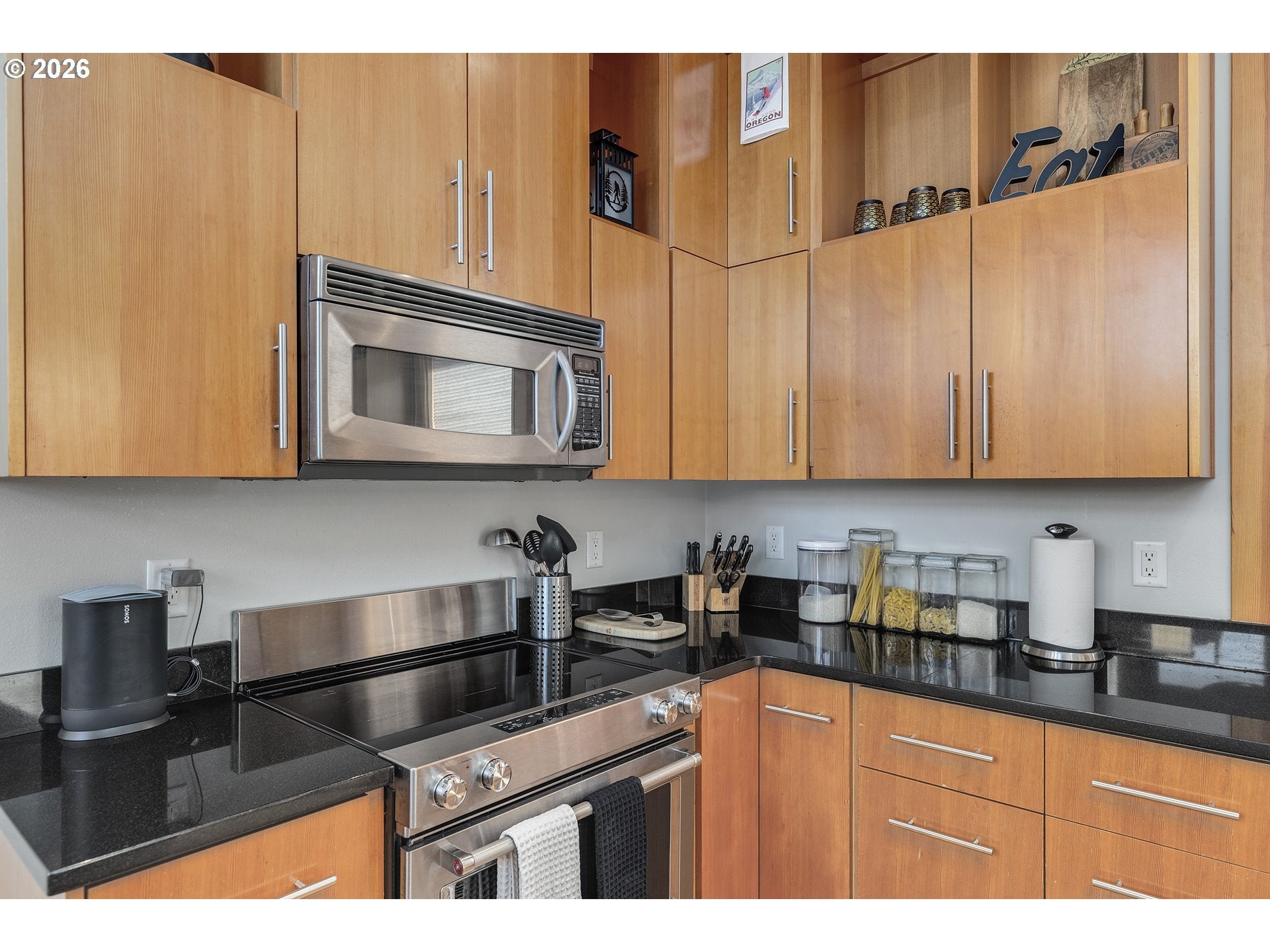 Hood River, Oregon, 97031, United States, 3 Bedrooms Bedrooms, ,3 BathroomsBathrooms,Residential,Active,2008720