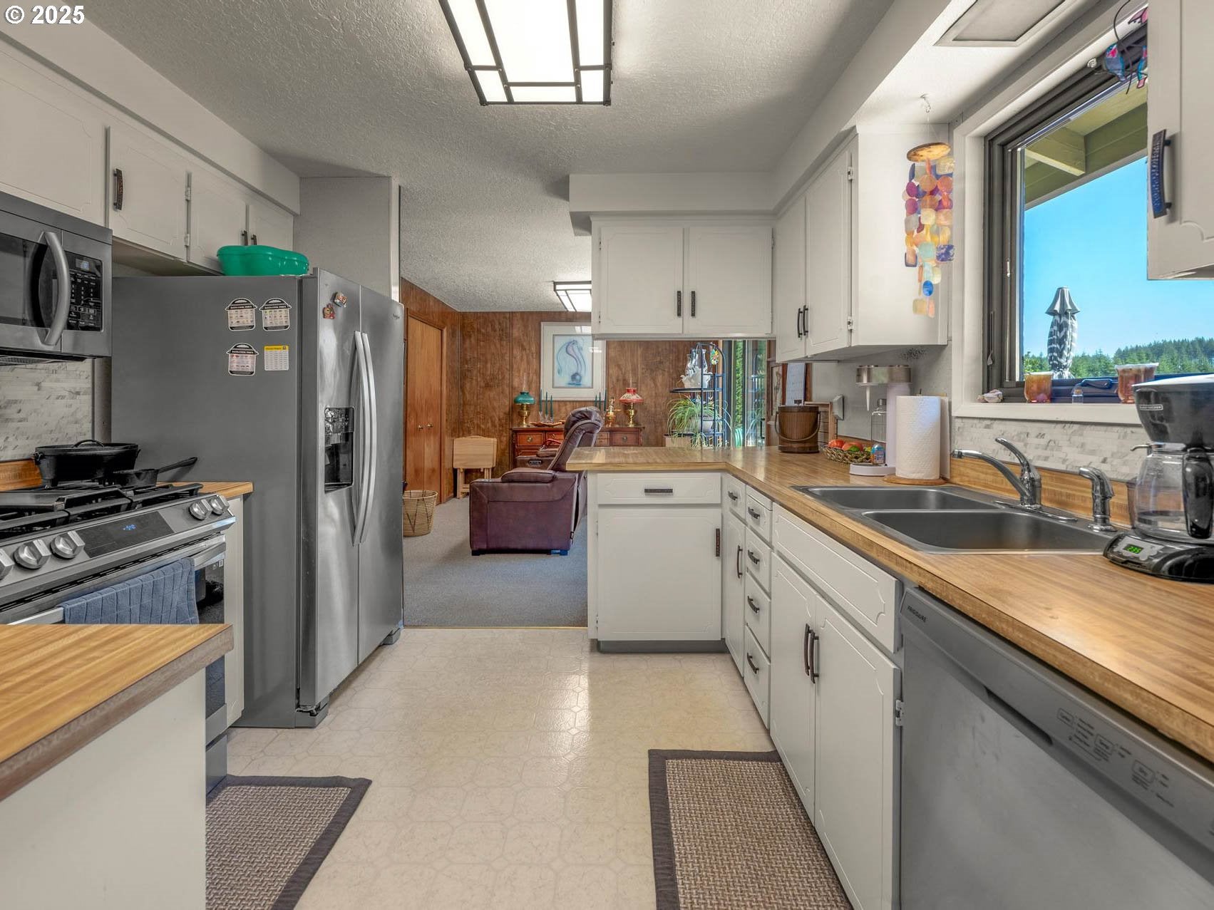 North Plains, Oregon, 97133, United States, 3 Bedrooms Bedrooms, ,3 BathroomsBathrooms,Residential,Active,1922324