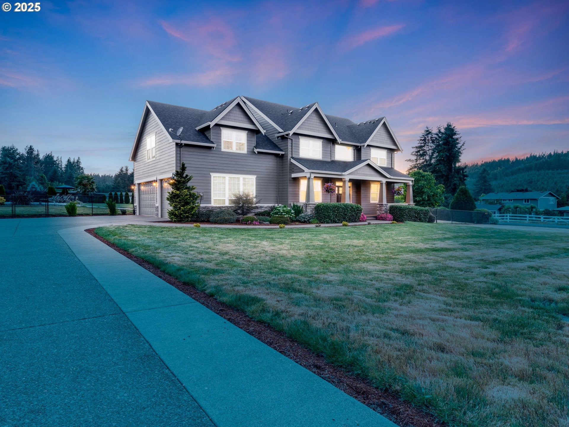 Oregon City, Oregon, 97045, United States, 4 Bedrooms Bedrooms, ,3 BathroomsBathrooms,Residential,Active,1886829