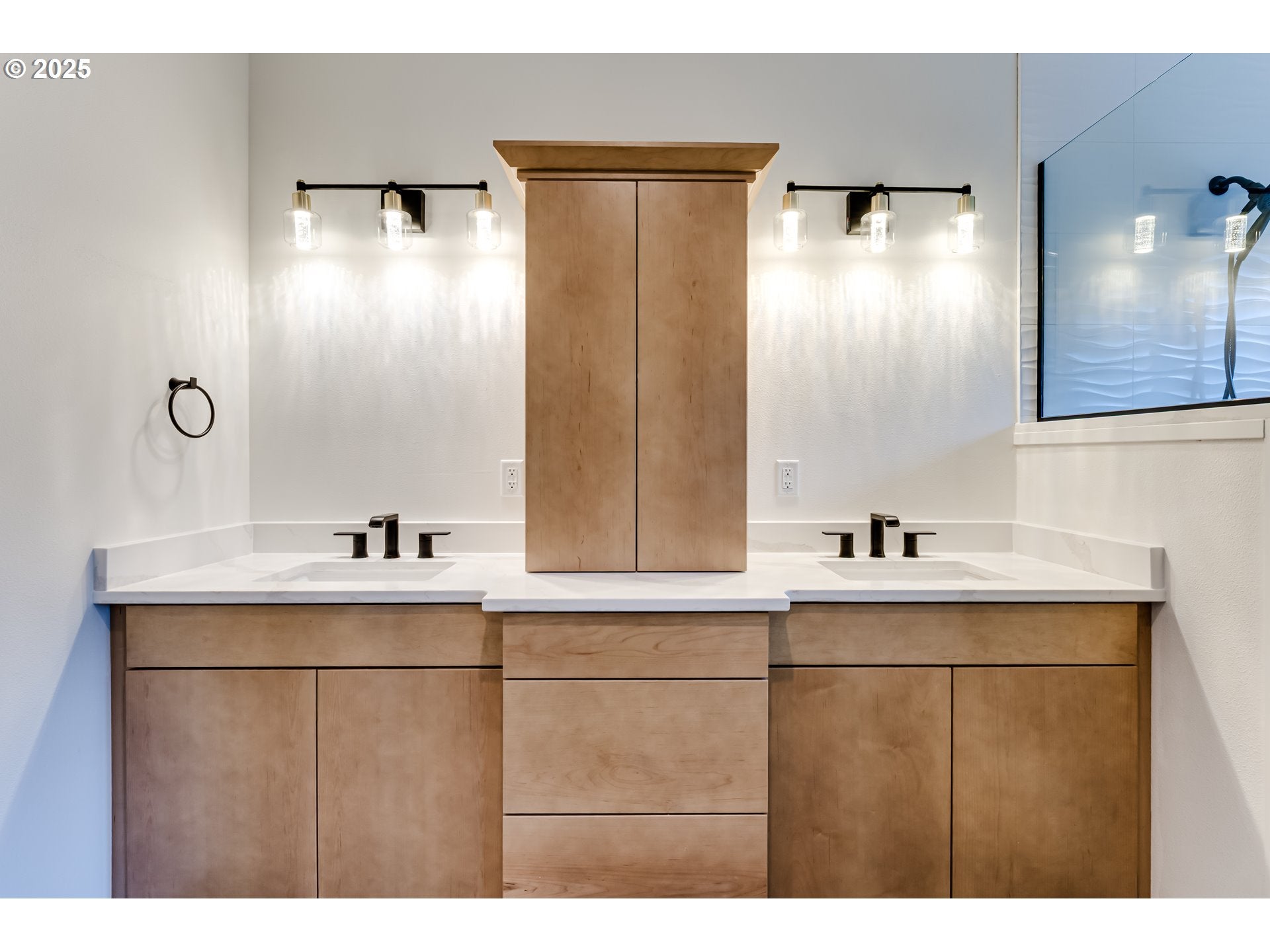 Eugene, Oregon, 97405, United States, 4 Bedrooms Bedrooms, ,3 BathroomsBathrooms,Residential,Active,2000223