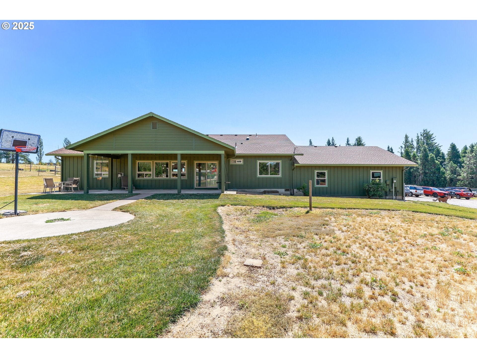 Troutdale, Oregon, 97060, United States, 4 Bedrooms Bedrooms, ,3 BathroomsBathrooms,Residential,Active,1898028
