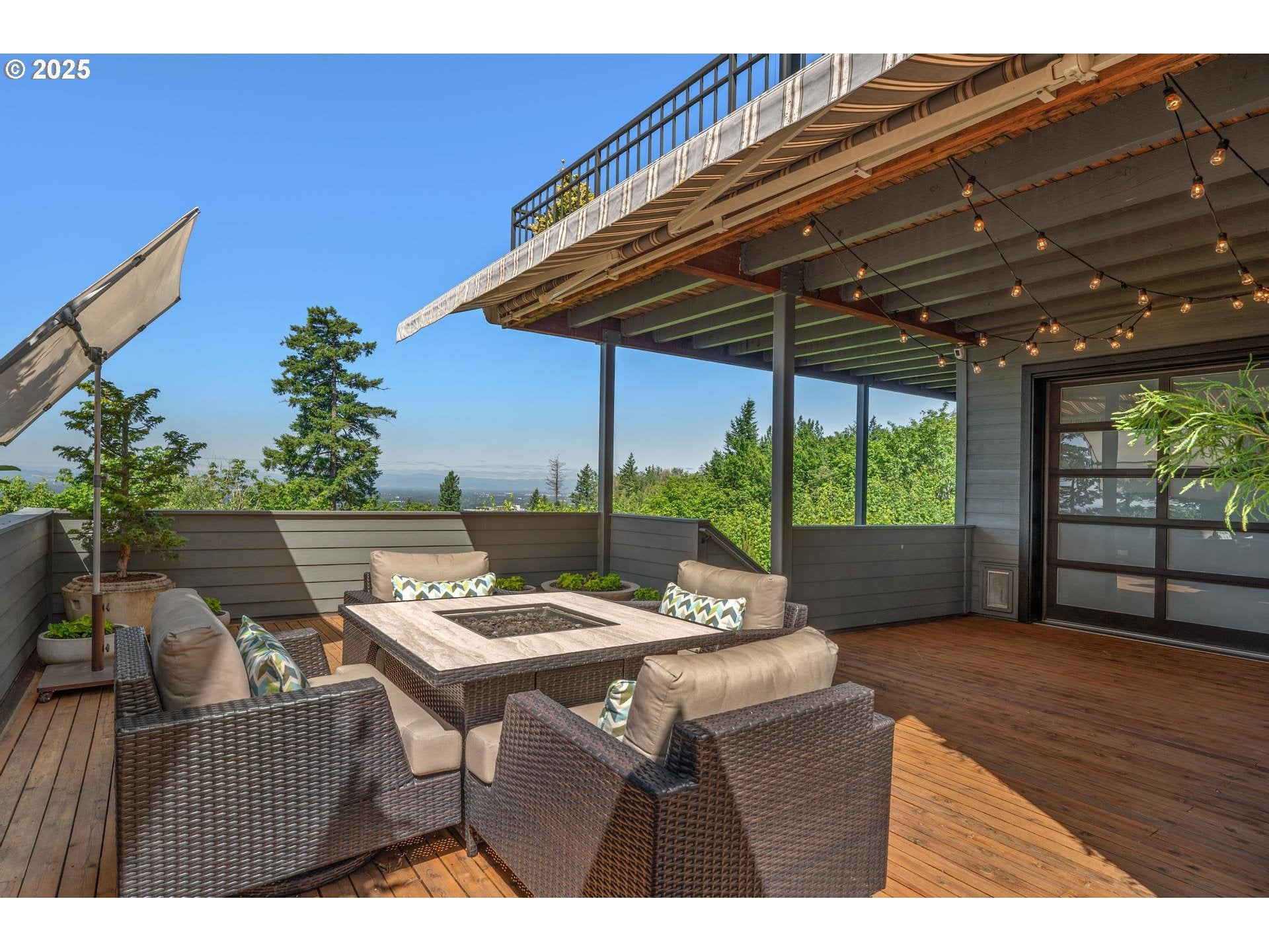 Portland, Oregon, 97225, United States, 4 Bedrooms Bedrooms, ,5 BathroomsBathrooms,Residential,Active,1936425