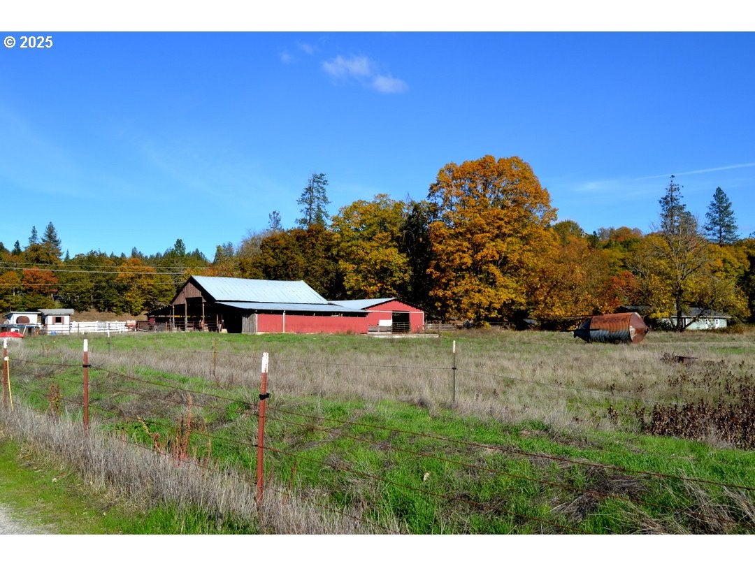 Grants Pass, Oregon, 97526, United States, 4 Bedrooms Bedrooms, ,2 BathroomsBathrooms,Residential,Active,1973321