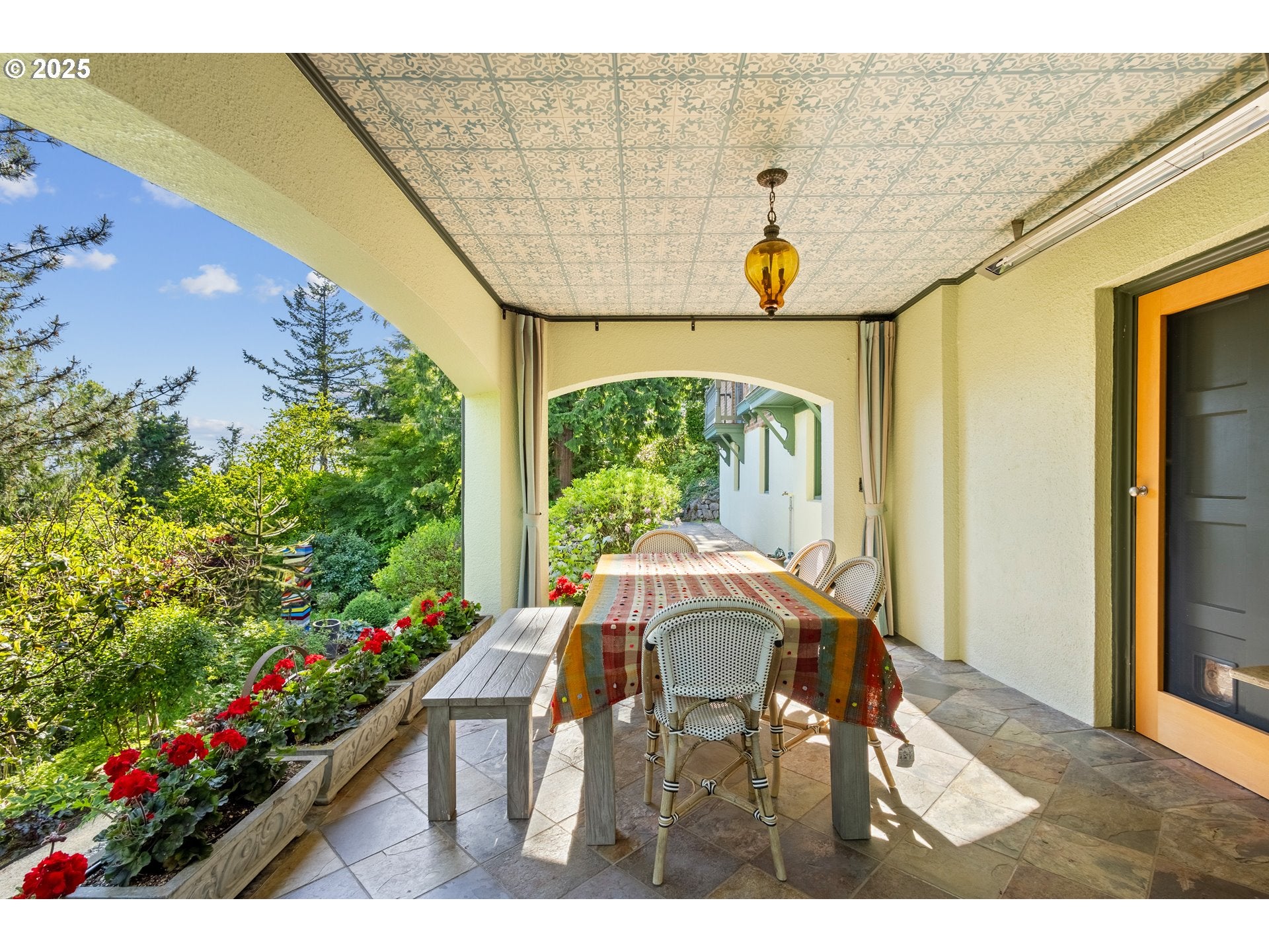 Portland, Oregon, 97239, United States, 4 Bedrooms Bedrooms, ,5 BathroomsBathrooms,Residential,Active,1772733