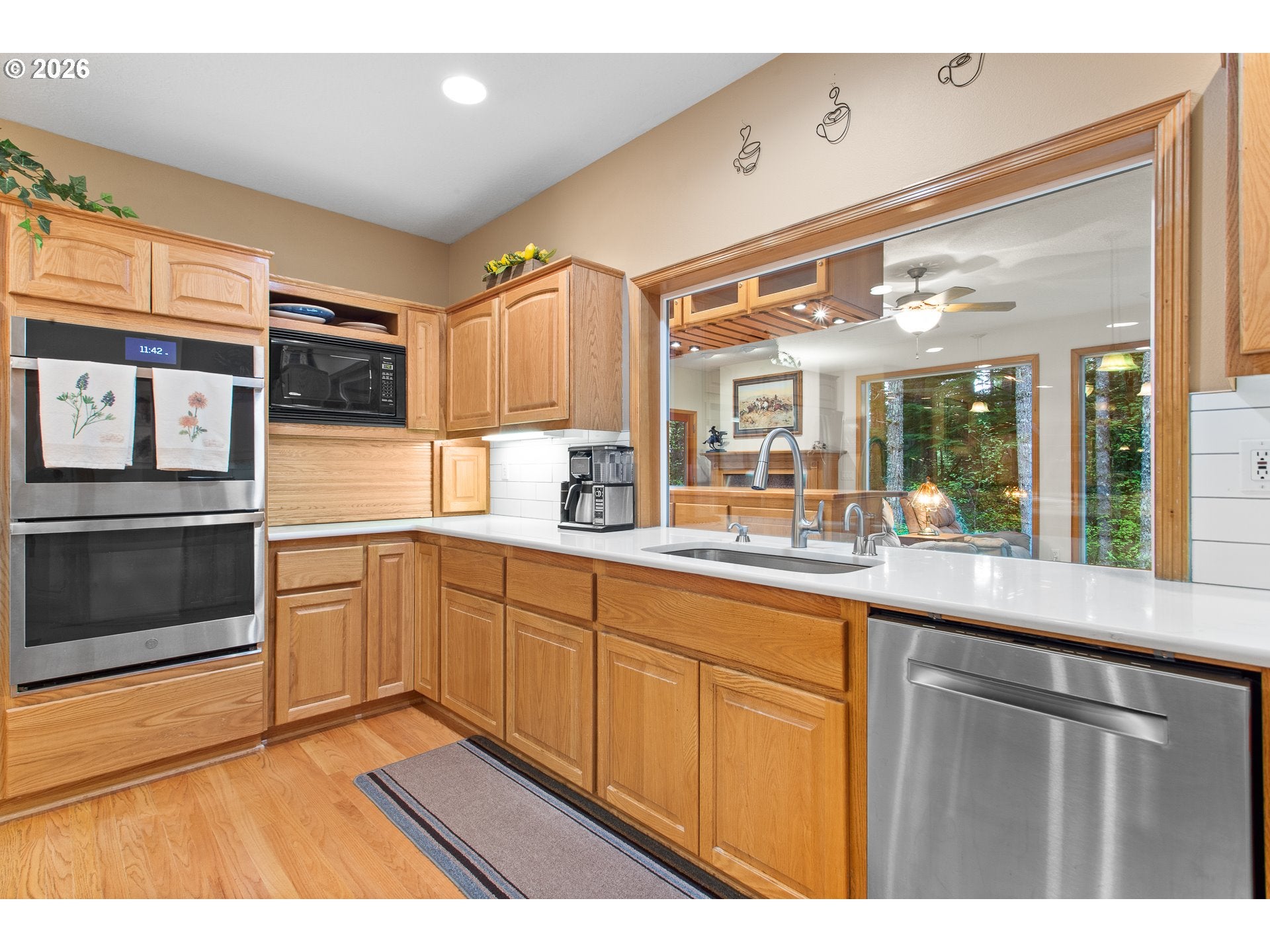 Corbett, Oregon, 97019, United States, 3 Bedrooms Bedrooms, ,3 BathroomsBathrooms,Residential,Active,2043115
