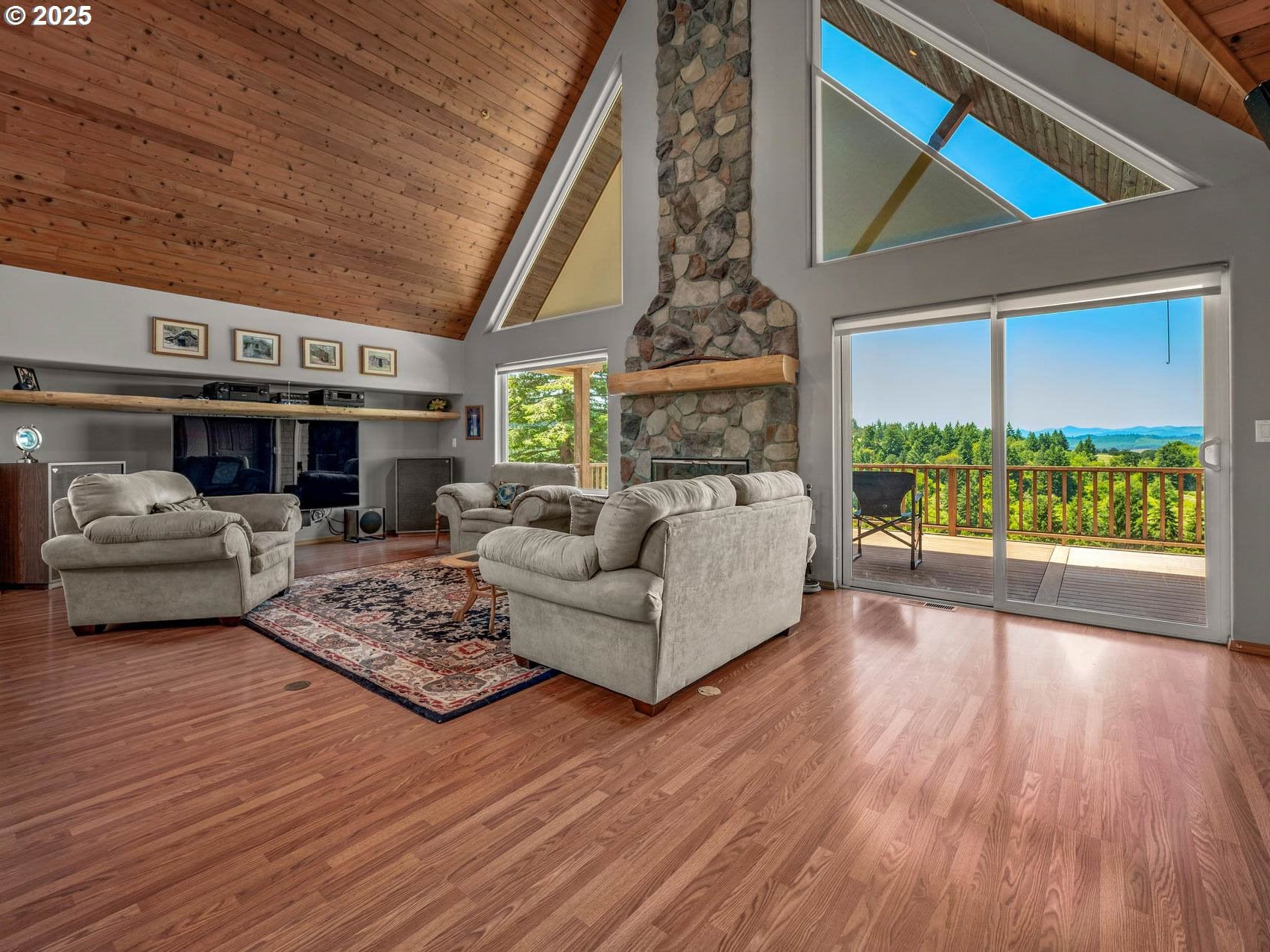 Gaston, Oregon, 97119, United States, 2 Bedrooms Bedrooms, ,3 BathroomsBathrooms,Residential,Active,1860287