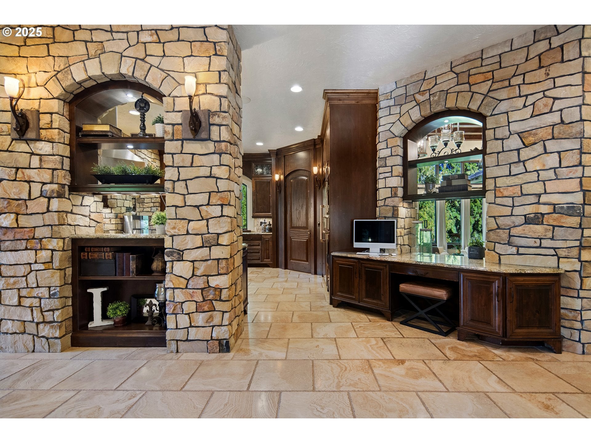 Oregon City, Oregon, 97045, United States, ,6 BathroomsBathrooms,Residential,Contingent,1764514