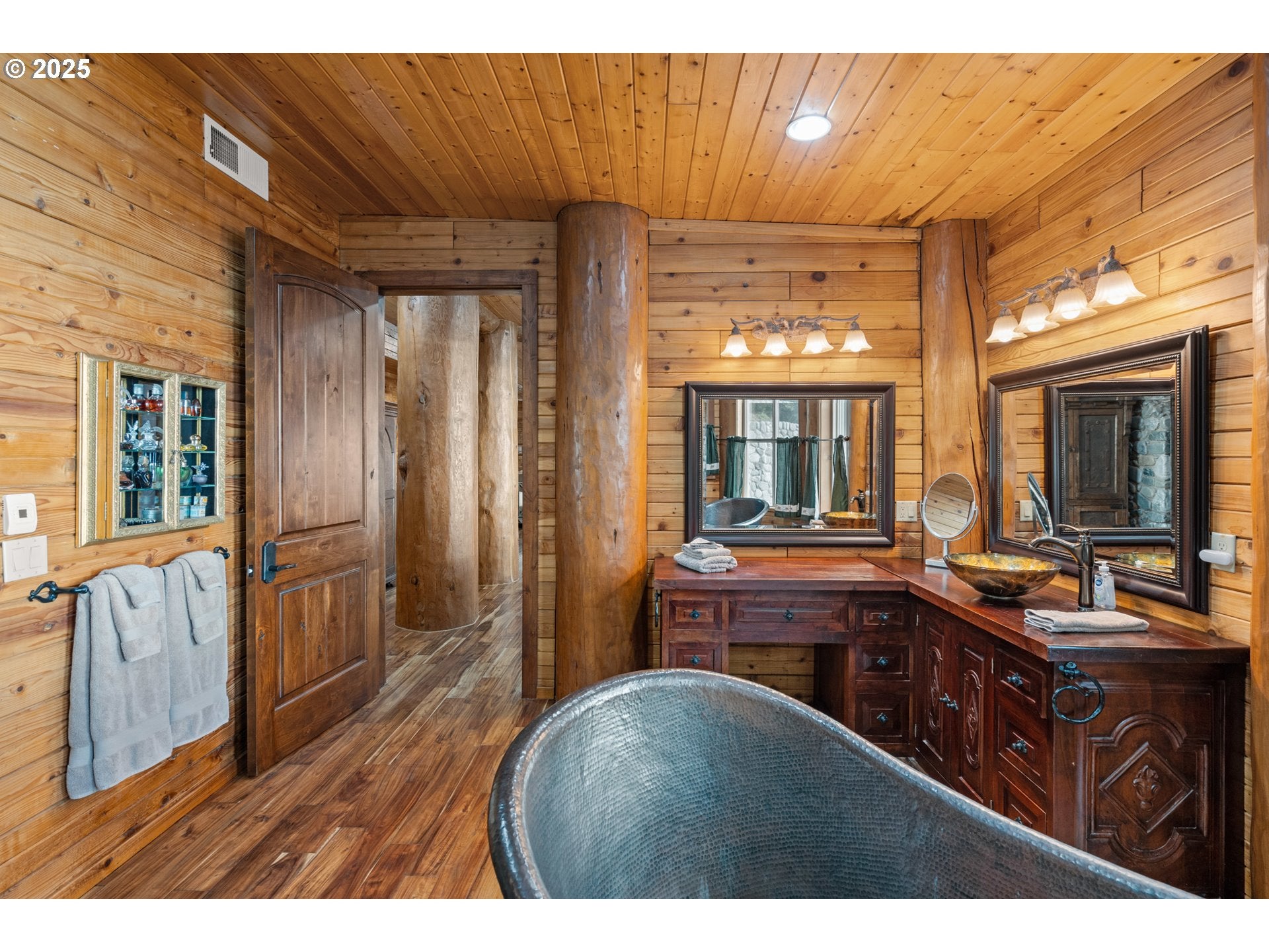 Gold Beach, Oregon, 97444, United States, 4 Bedrooms Bedrooms, ,5 BathroomsBathrooms,Residential,Active,1764520