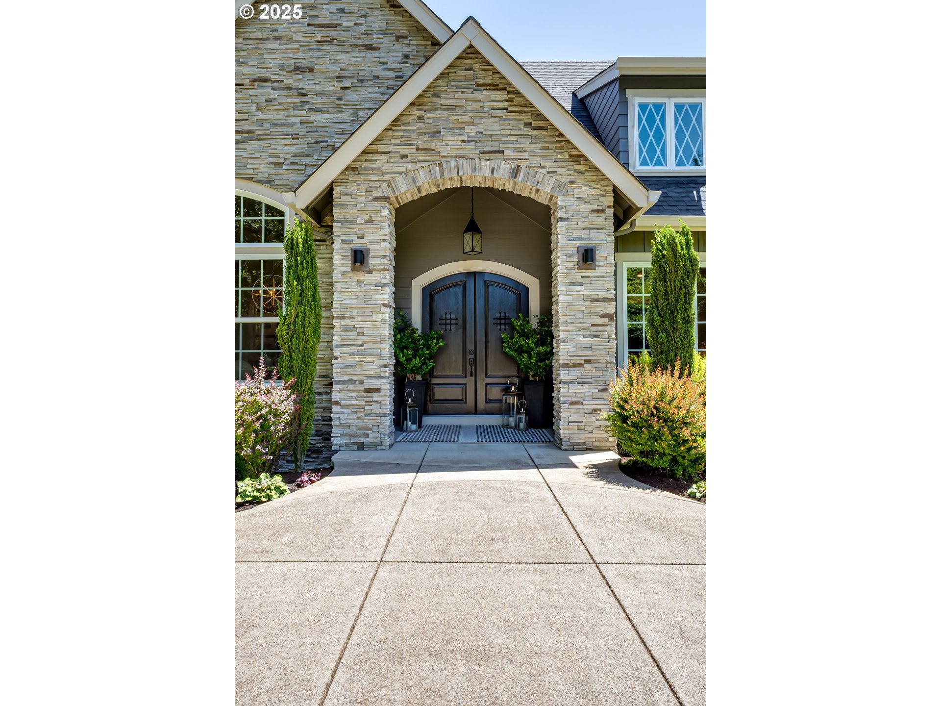 Eugene, Oregon, 97405, United States, ,5 BathroomsBathrooms,Residential,Active,1899898