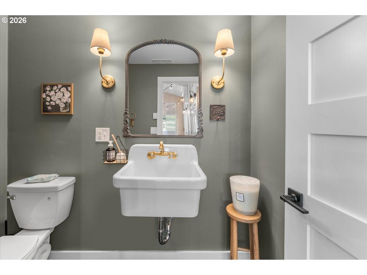 Eagle Creek, Oregon, 97022, United States, 4 Bedrooms Bedrooms, ,5 BathroomsBathrooms,Residential,Active,2007176