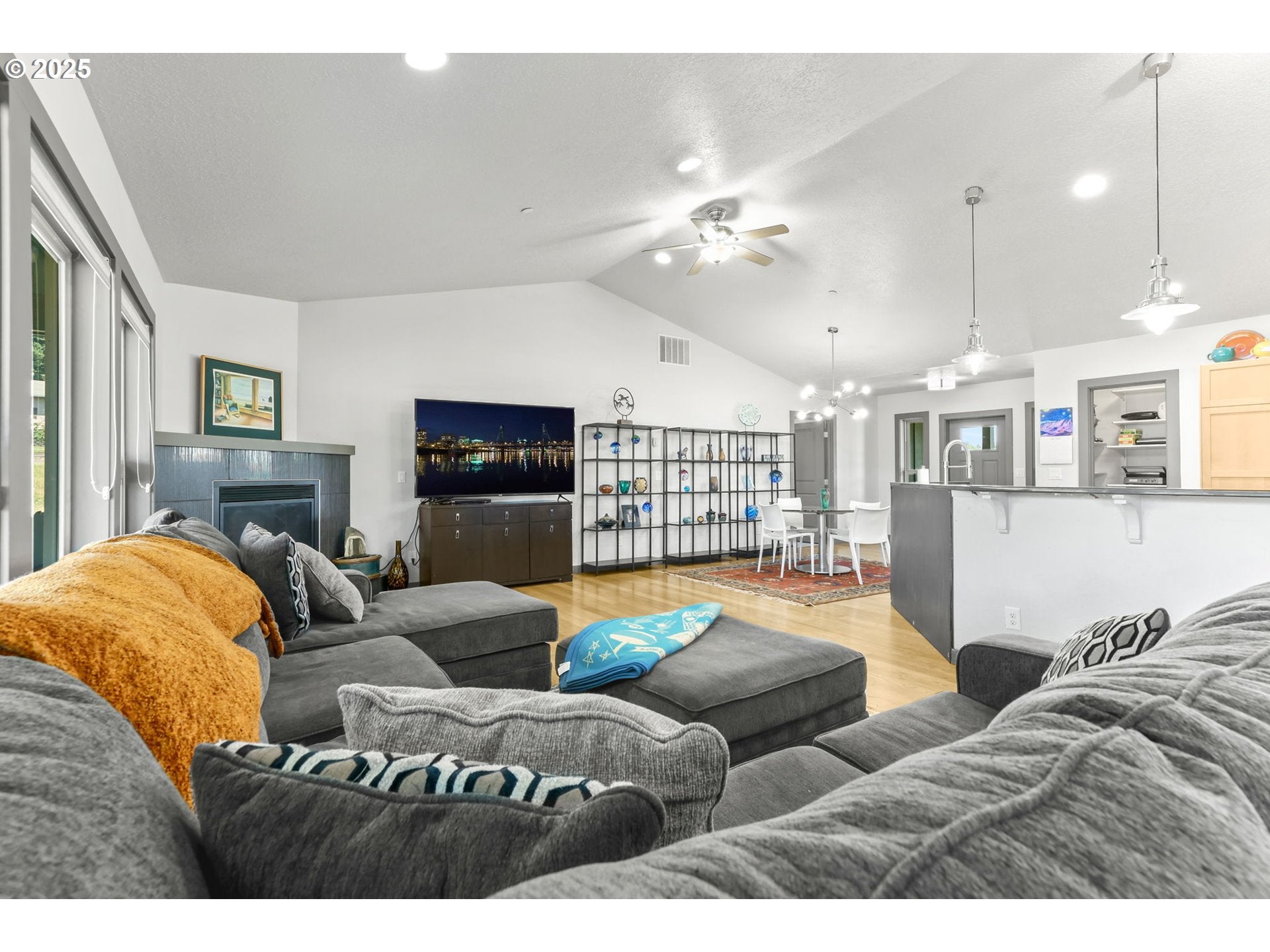 Troutdale, Oregon, 97060, United States, 4 Bedrooms Bedrooms, ,3 BathroomsBathrooms,Residential,Active,1898028