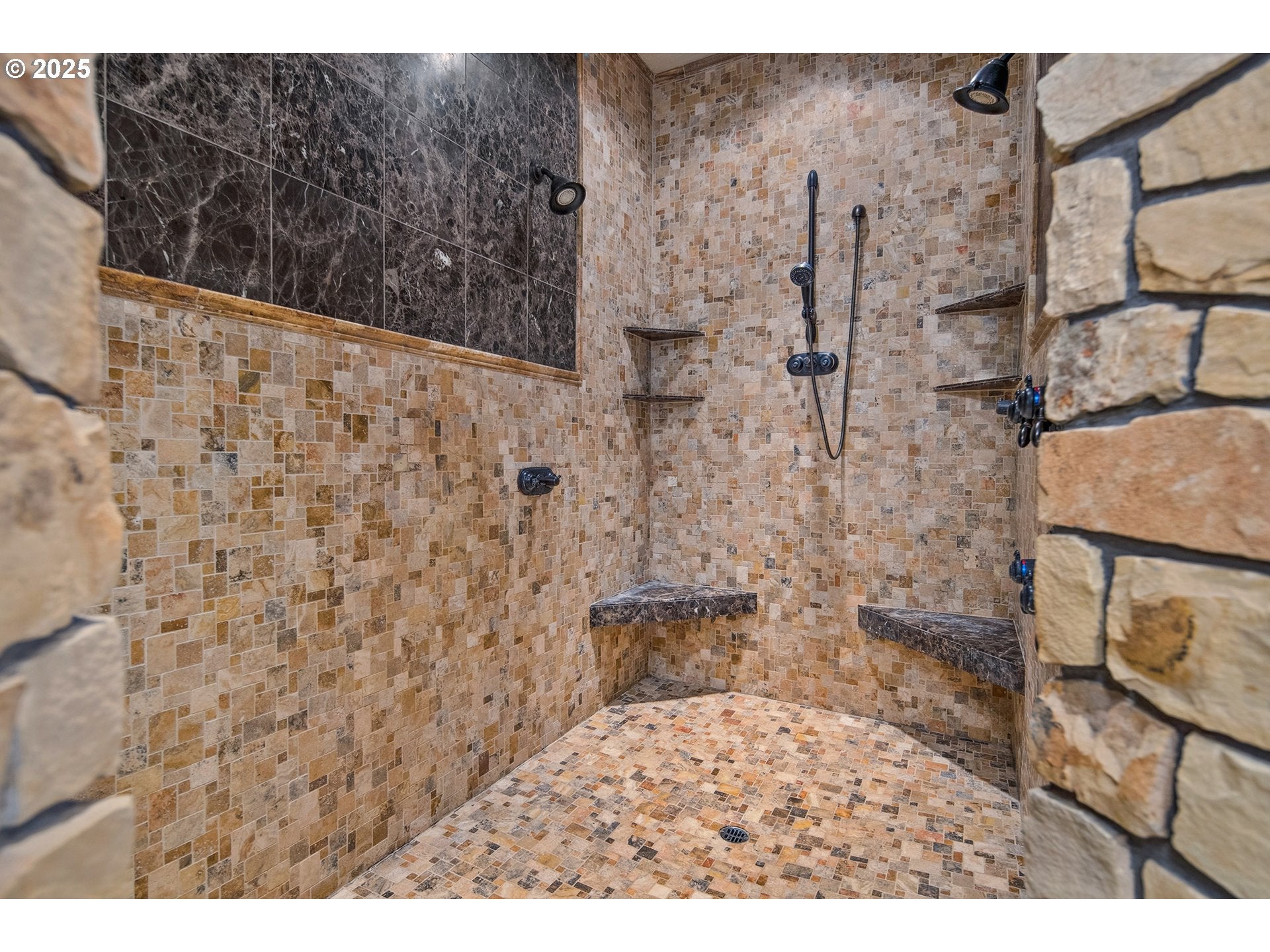 Oregon City, Oregon, 97045, United States, ,6 BathroomsBathrooms,Residential,Contingent,1764514