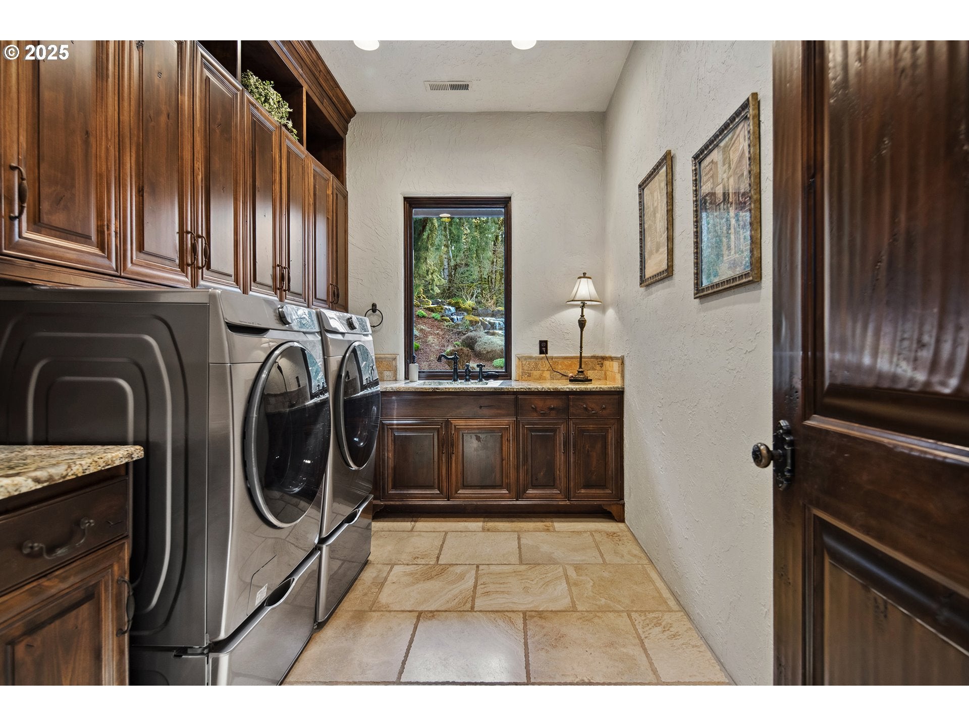 Oregon City, Oregon, 97045, United States, ,6 BathroomsBathrooms,Residential,Contingent,1764514
