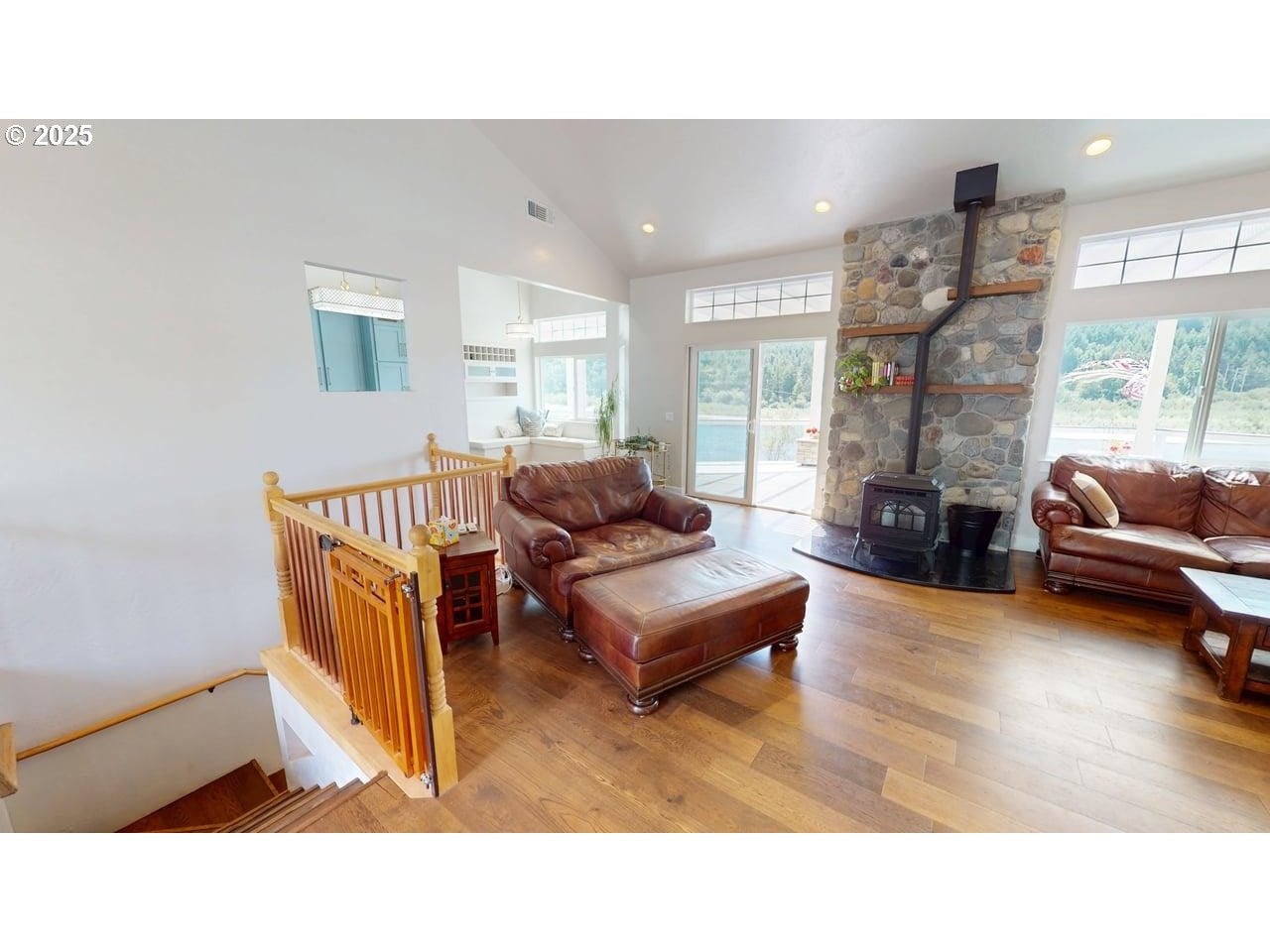 Gold Beach, Oregon, 97444, United States, 4 Bedrooms Bedrooms, ,3 BathroomsBathrooms,Residential,Active,1904726