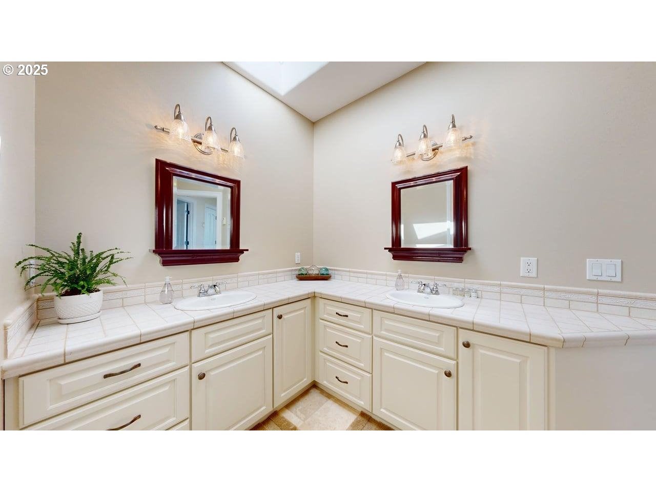 Brookings, Oregon, 97415, United States, 3 Bedrooms Bedrooms, ,4 BathroomsBathrooms,Residential,Active,1773505