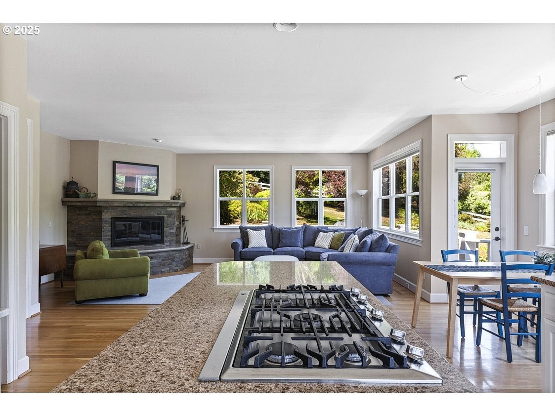 Lake Oswego, Oregon, 97034, United States, 3 Bedrooms Bedrooms, ,3 BathroomsBathrooms,Residential,Active,1862857