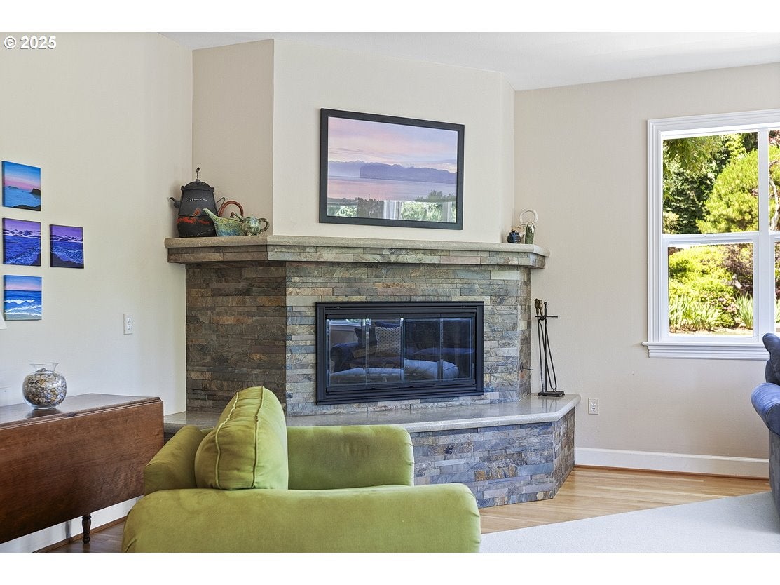 Lake Oswego, Oregon, 97034, United States, 3 Bedrooms Bedrooms, ,3 BathroomsBathrooms,Residential,Active,1862857