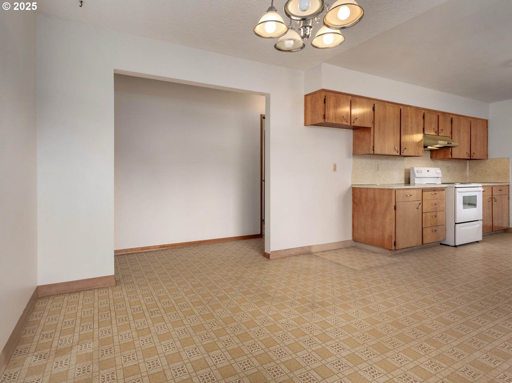 Hillsboro, Oregon, 97123, United States, 3 Bedrooms Bedrooms, ,2 BathroomsBathrooms,Residential,Active,1849541