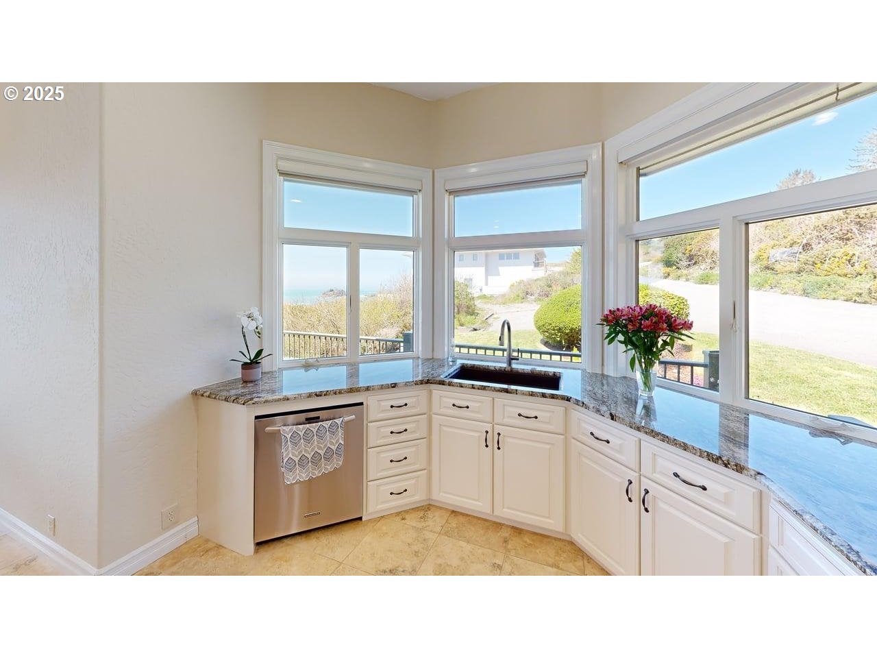 Brookings, Oregon, 97415, United States, 3 Bedrooms Bedrooms, ,4 BathroomsBathrooms,Residential,Active,1773505