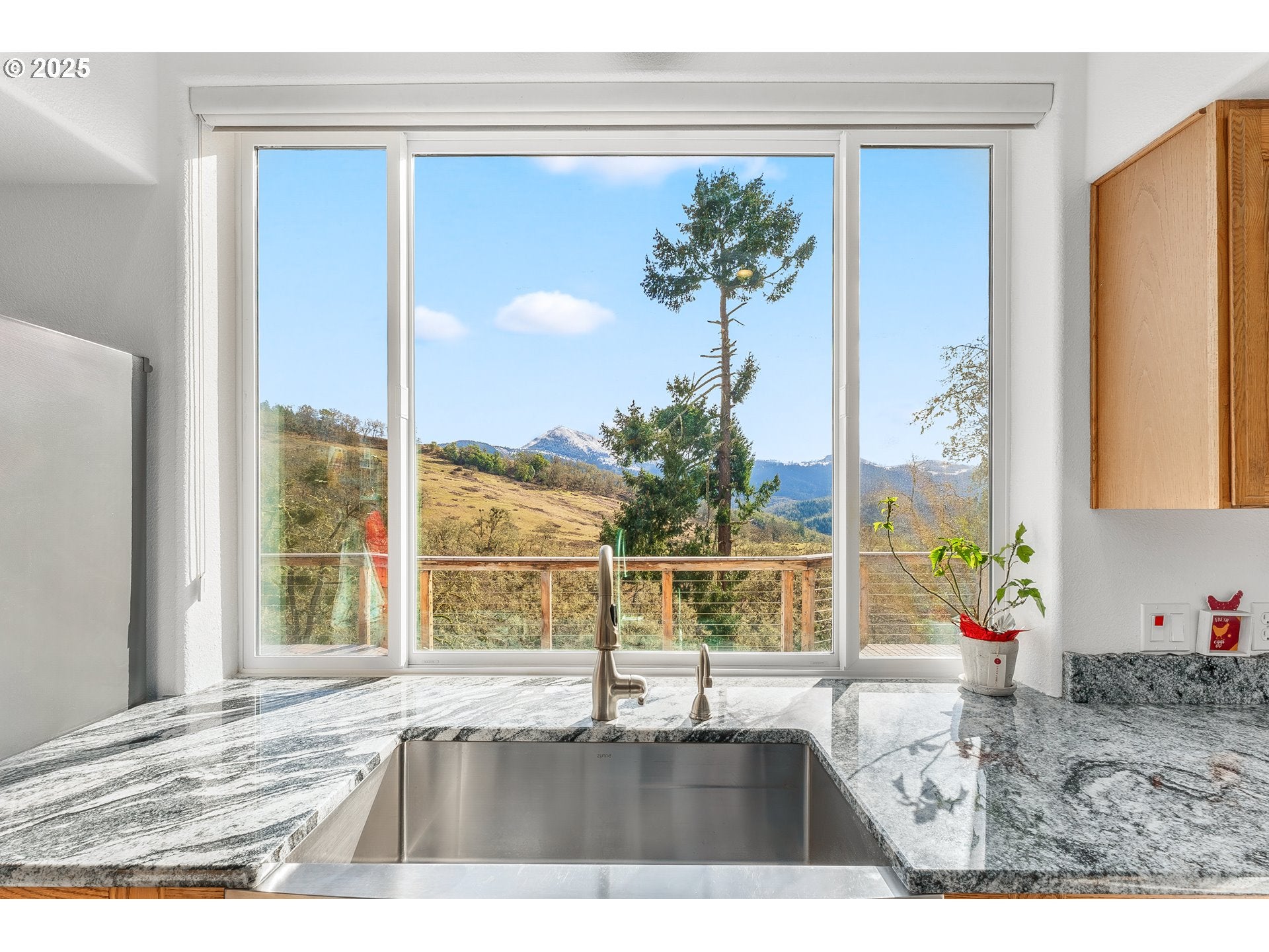 Roseburg, Oregon, 97470, United States, 4 Bedrooms Bedrooms, ,3 BathroomsBathrooms,Residential,Active,1701656