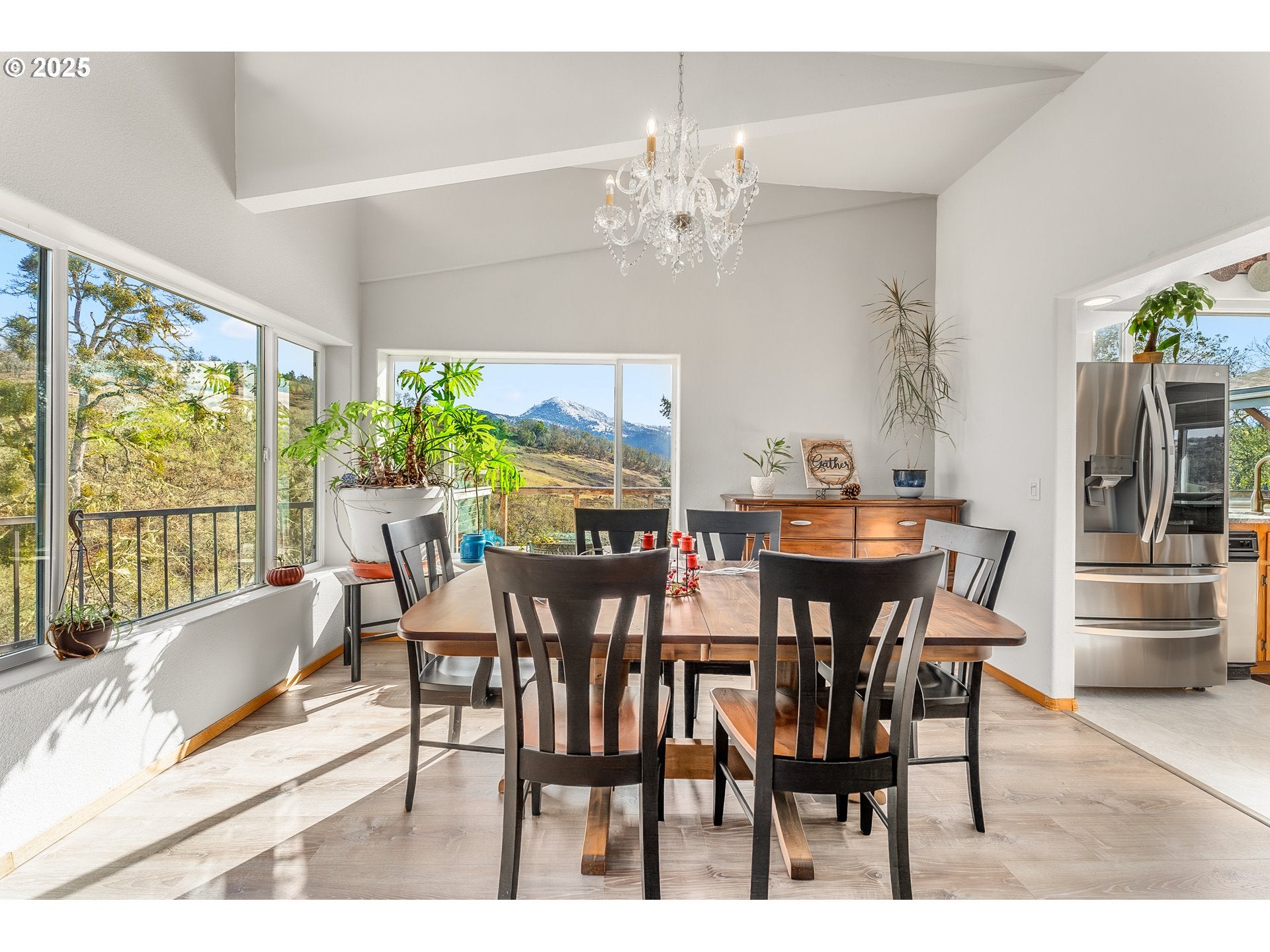 Roseburg, Oregon, 97470, United States, 4 Bedrooms Bedrooms, ,3 BathroomsBathrooms,Residential,Active,1701656