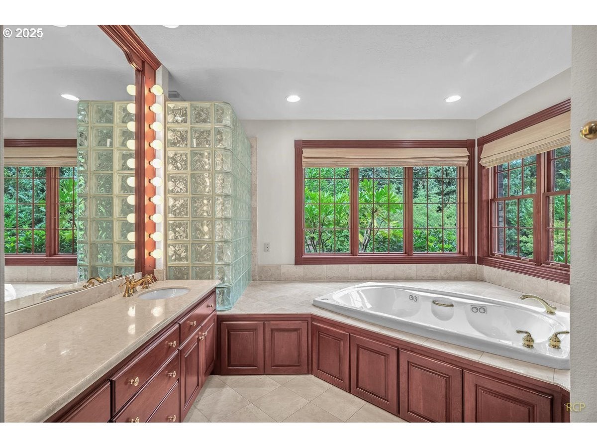 Rainier, Oregon, 97048, United States, 4 Bedrooms Bedrooms, ,5 BathroomsBathrooms,Residential,Active,1936128