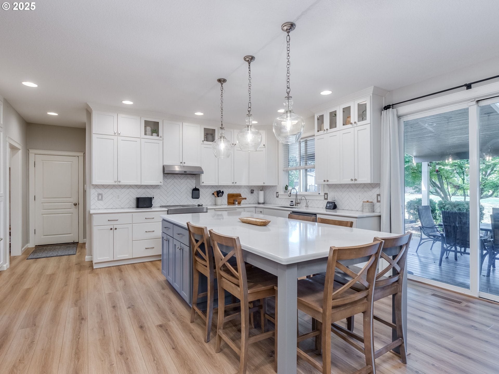 Oregon City, Oregon, 97045, United States, 4 Bedrooms Bedrooms, ,3 BathroomsBathrooms,Residential,Active,1886829