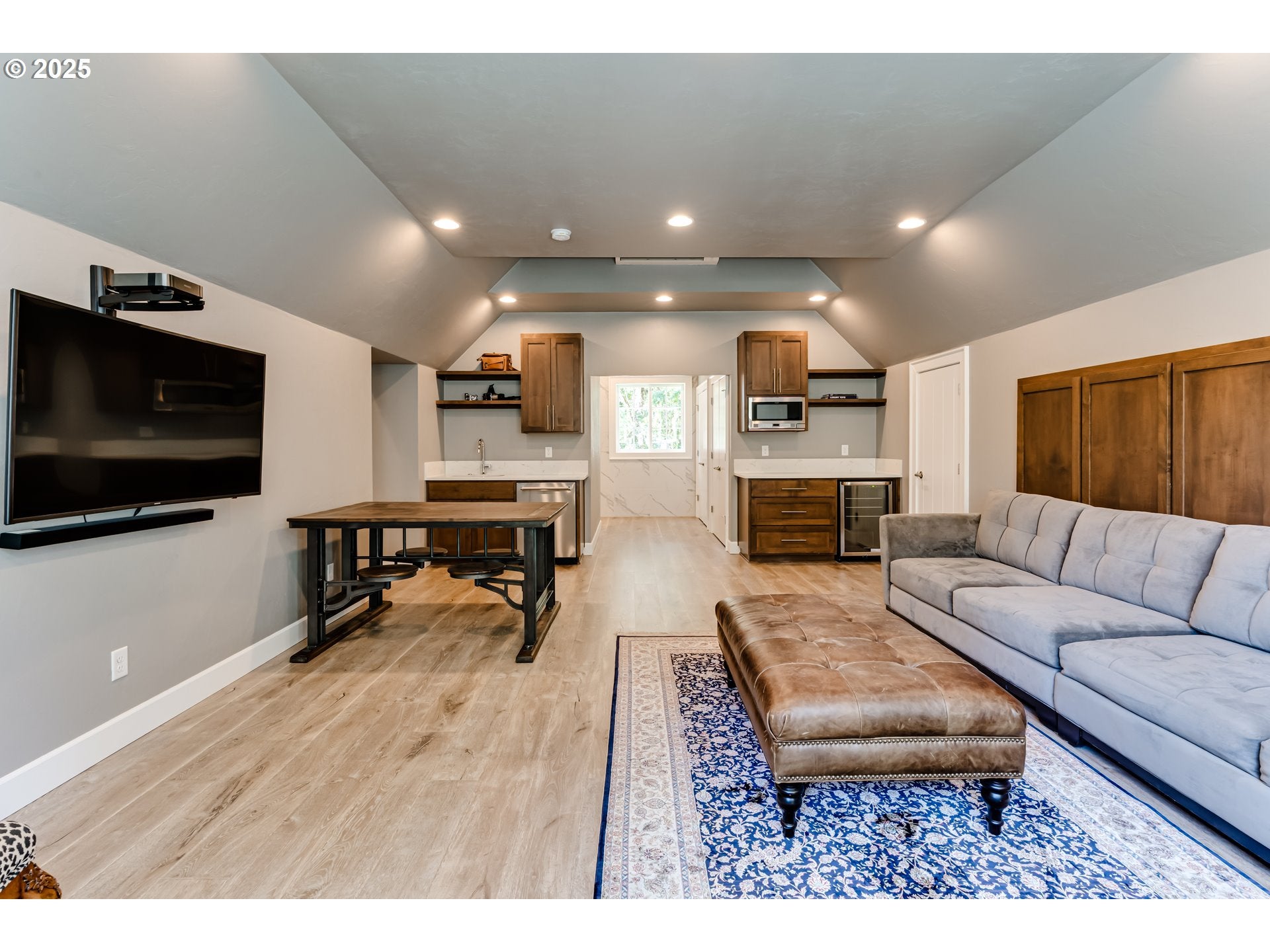 Eugene, Oregon, 97405, United States, ,5 BathroomsBathrooms,Residential,Active,1899898