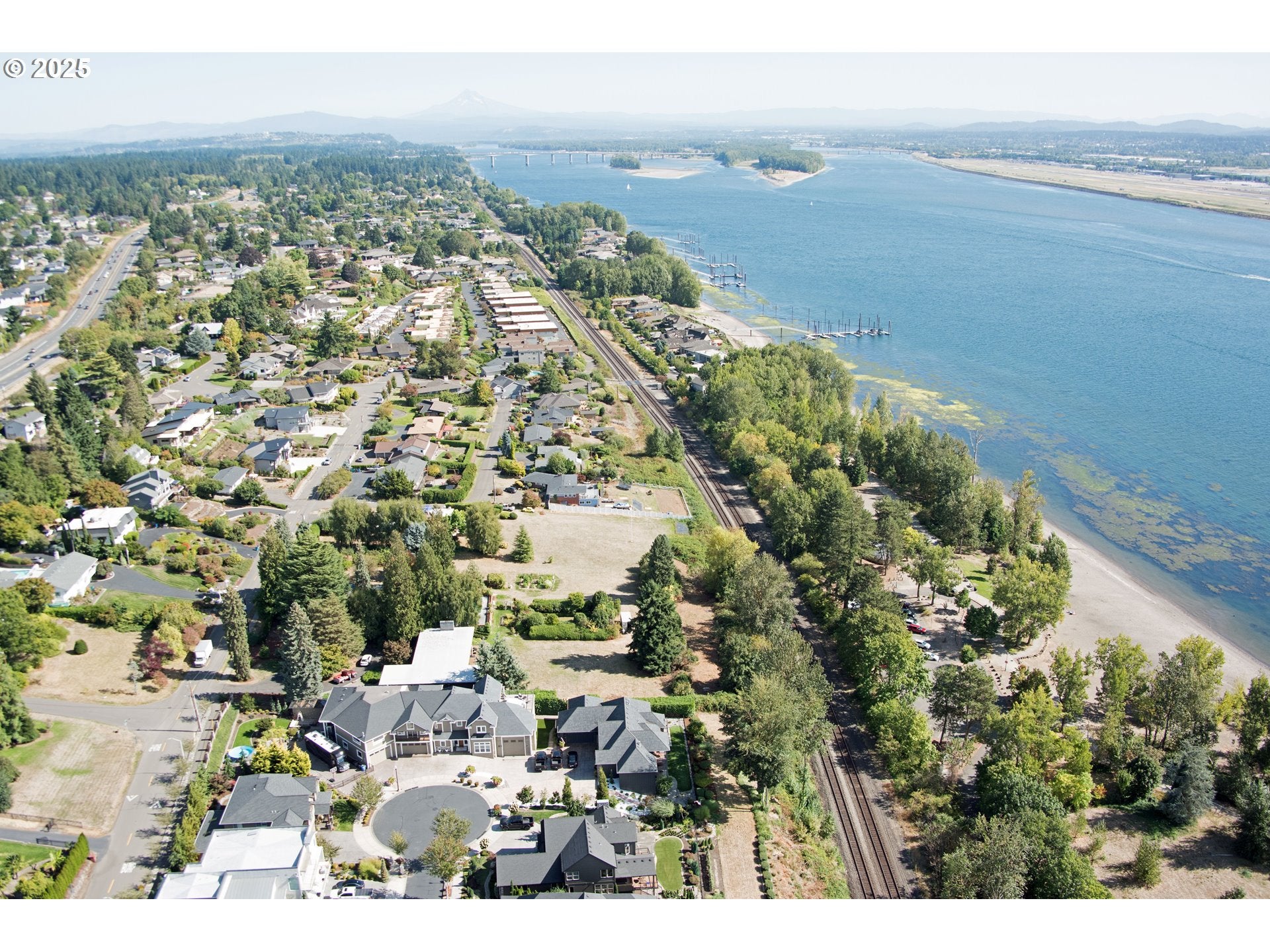 Vancouver, Washington, 98661, United States, 4 Bedrooms Bedrooms, ,7 BathroomsBathrooms,Residential,Active,1985581