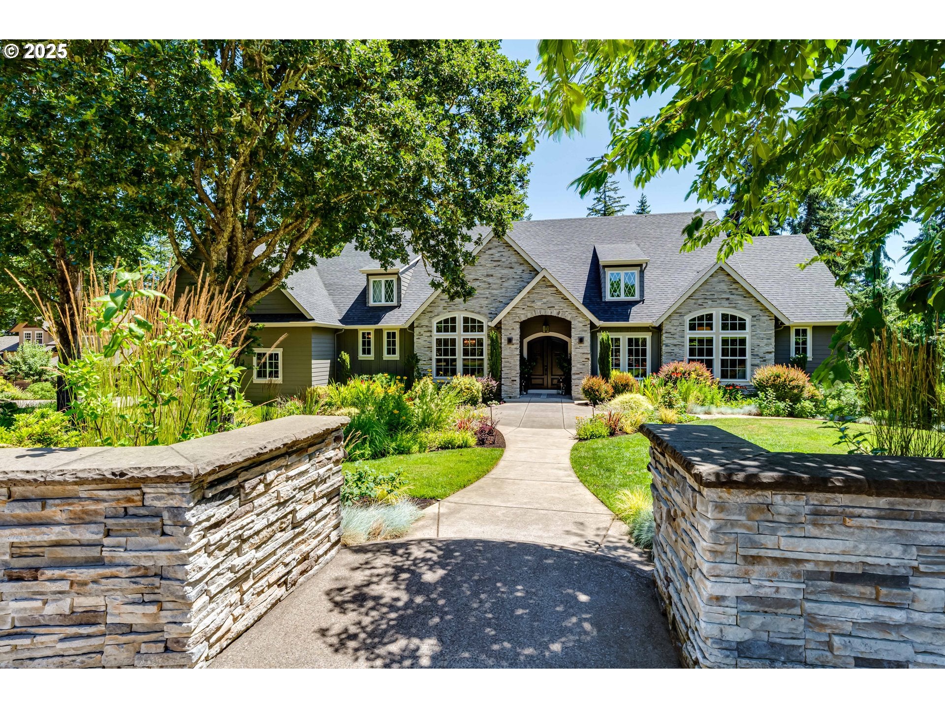 Eugene, Oregon, 97405, United States, ,5 BathroomsBathrooms,Residential,Active,1899898