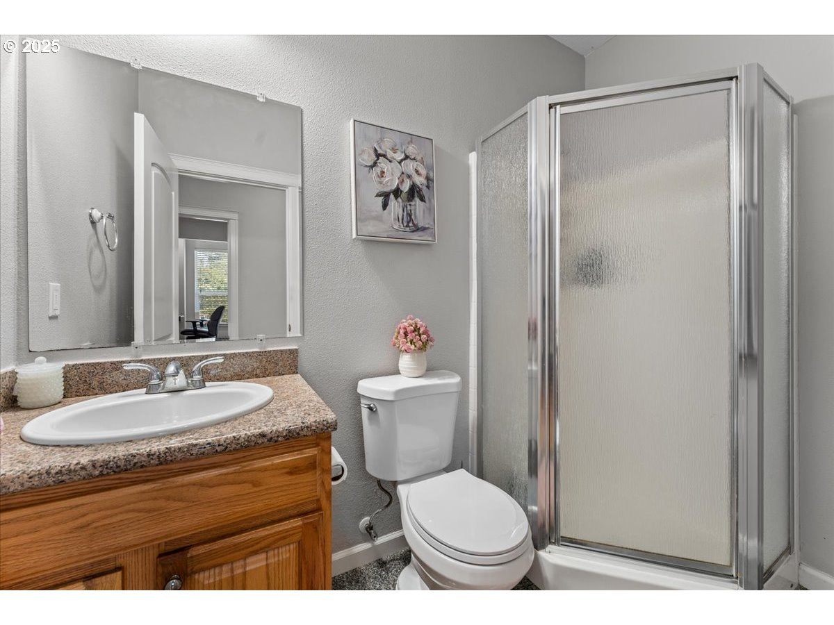 Portland, Oregon, 97236, United States, 5 Bedrooms Bedrooms, ,4 BathroomsBathrooms,Residential,Active,1877776