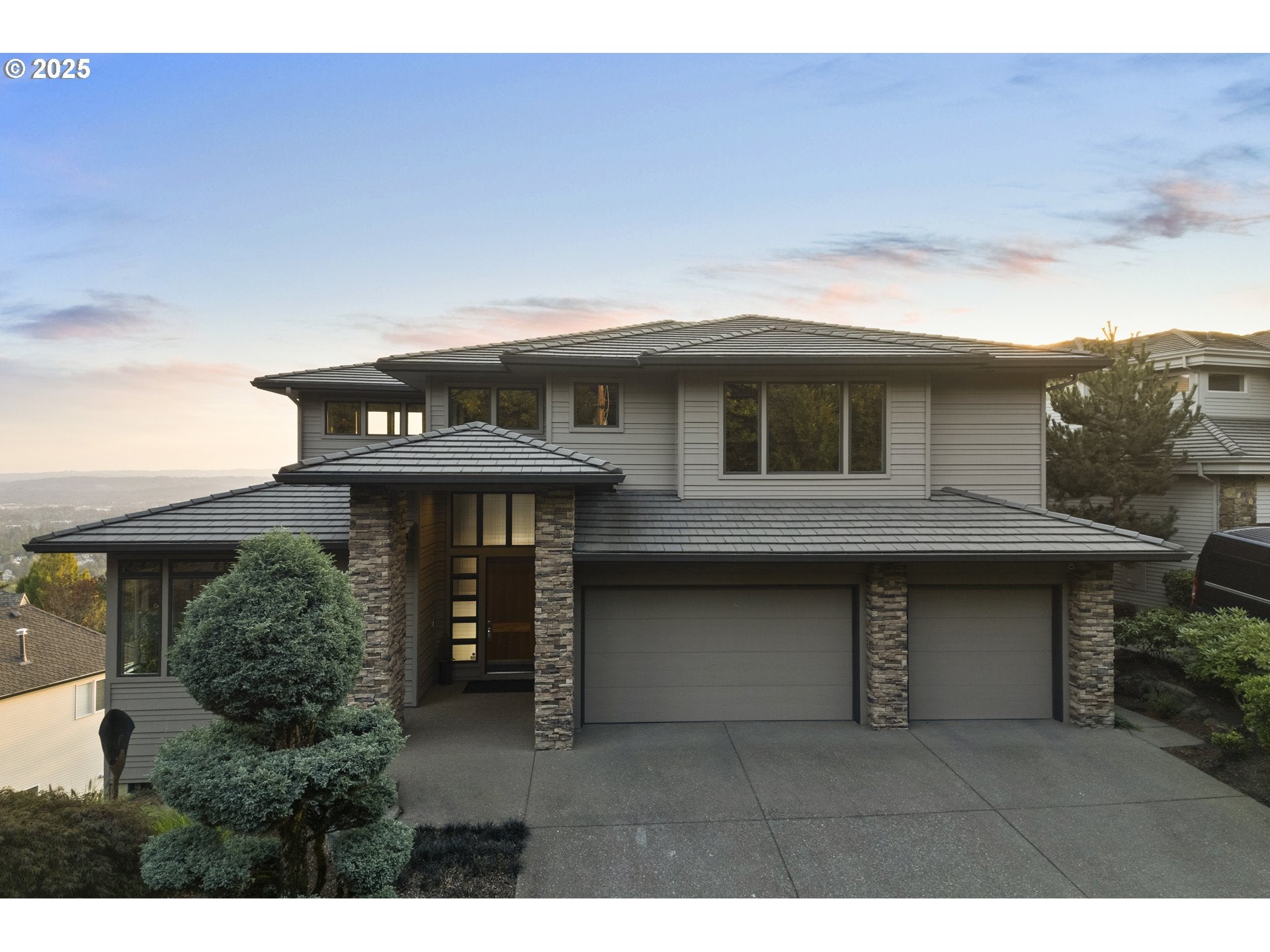 Portland, Oregon, 97229, United States, 4 Bedrooms Bedrooms, ,4 BathroomsBathrooms,Residential,Active,1945335