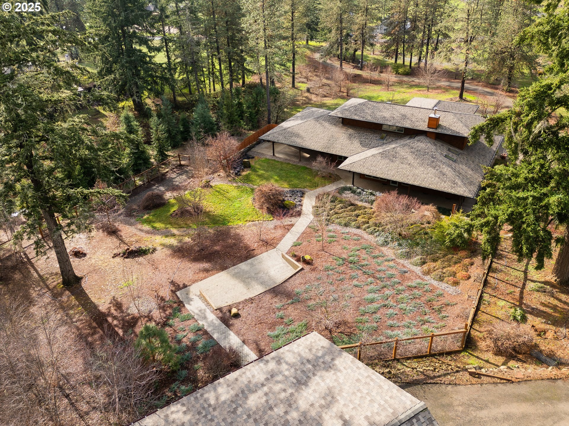 Roseburg, Oregon, 97471, United States, 3 Bedrooms Bedrooms, ,4 BathroomsBathrooms,Residential,Active,1941136
