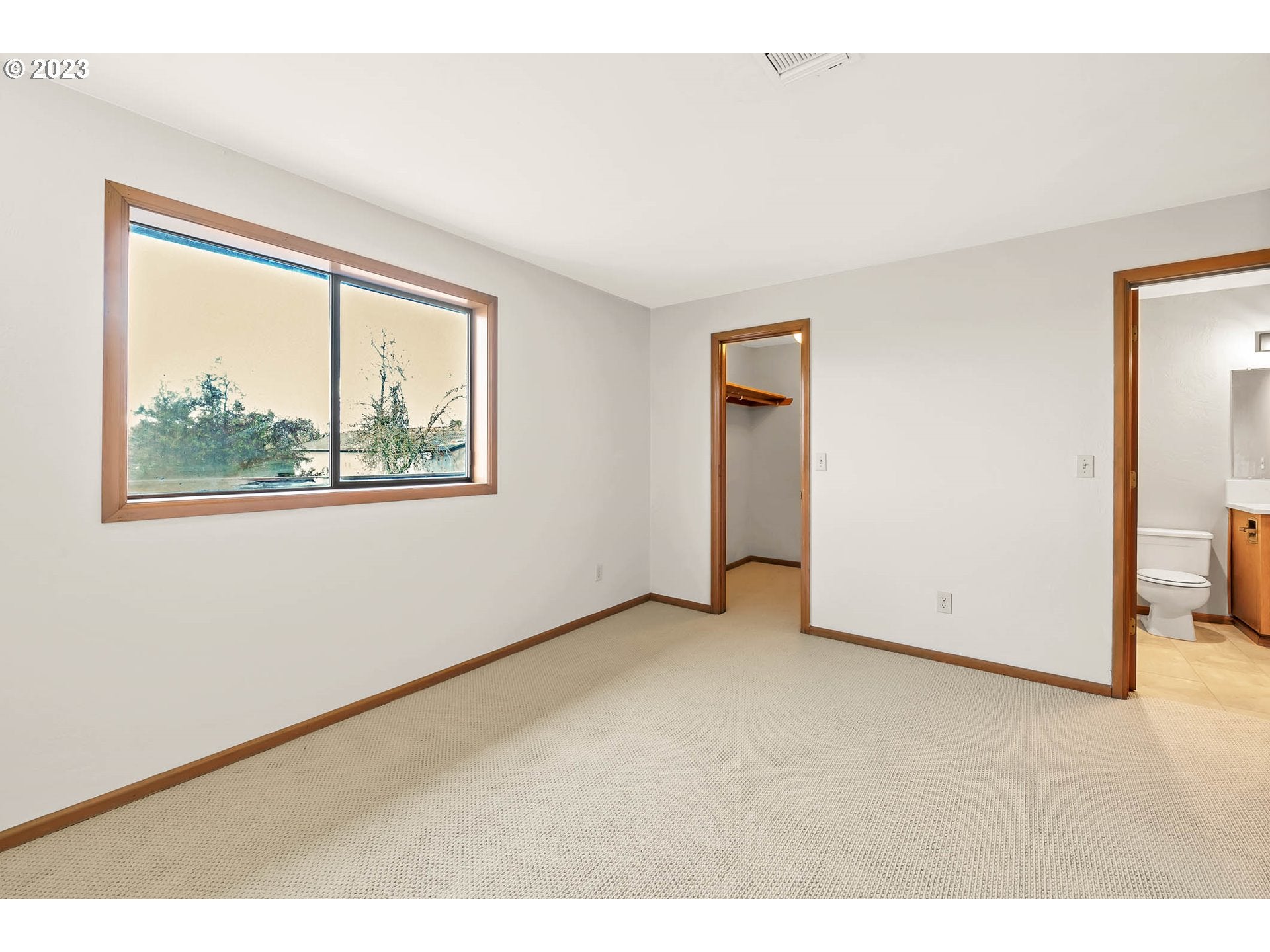 Eugene, Oregon, 97402, United States, 3 Bedrooms Bedrooms, ,3 BathroomsBathrooms,Residential,Active,1900212