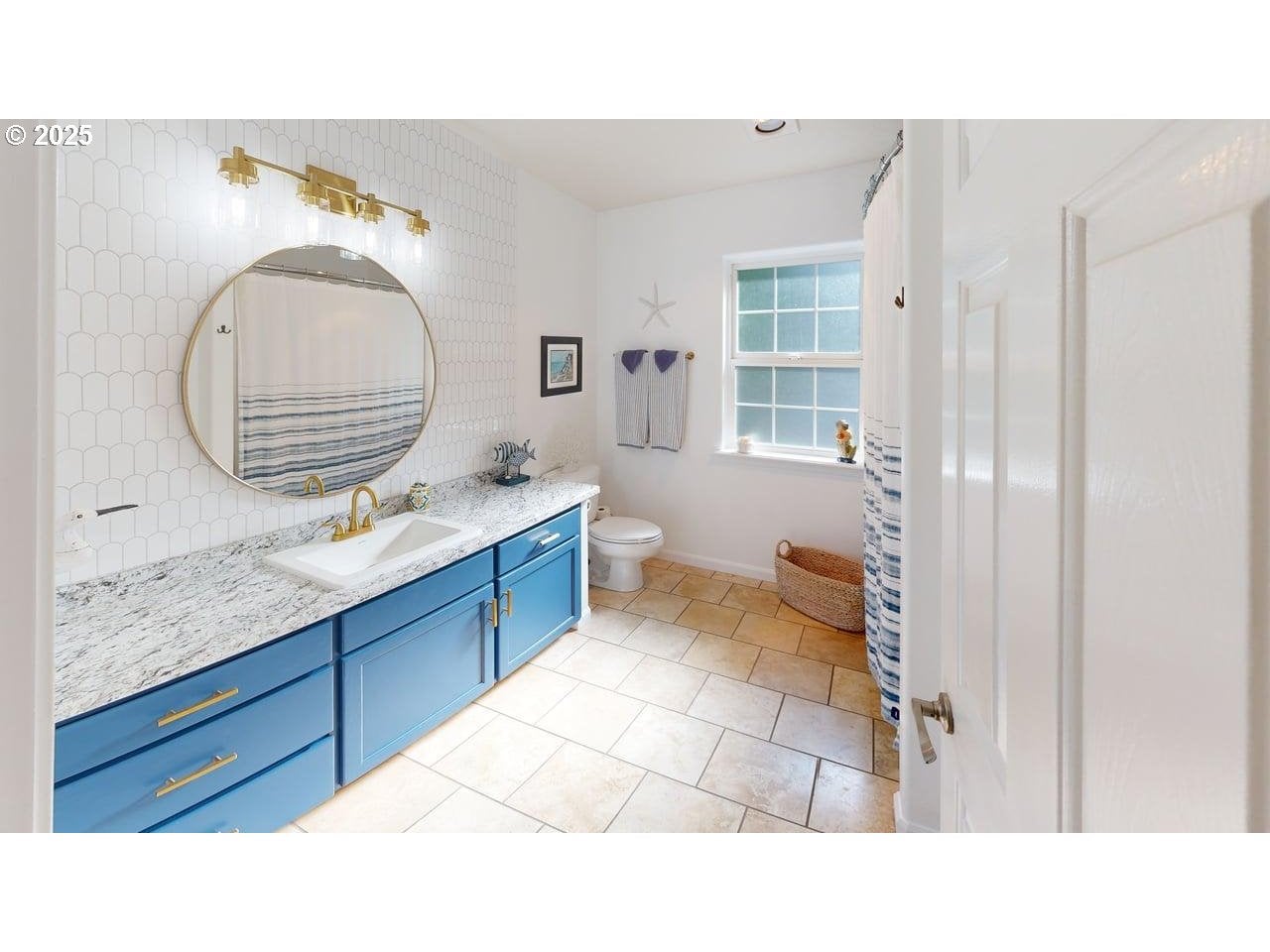 Brookings, Oregon, 97415, United States, 6 Bedrooms Bedrooms, ,4 BathroomsBathrooms,Residential,Pending,1933905