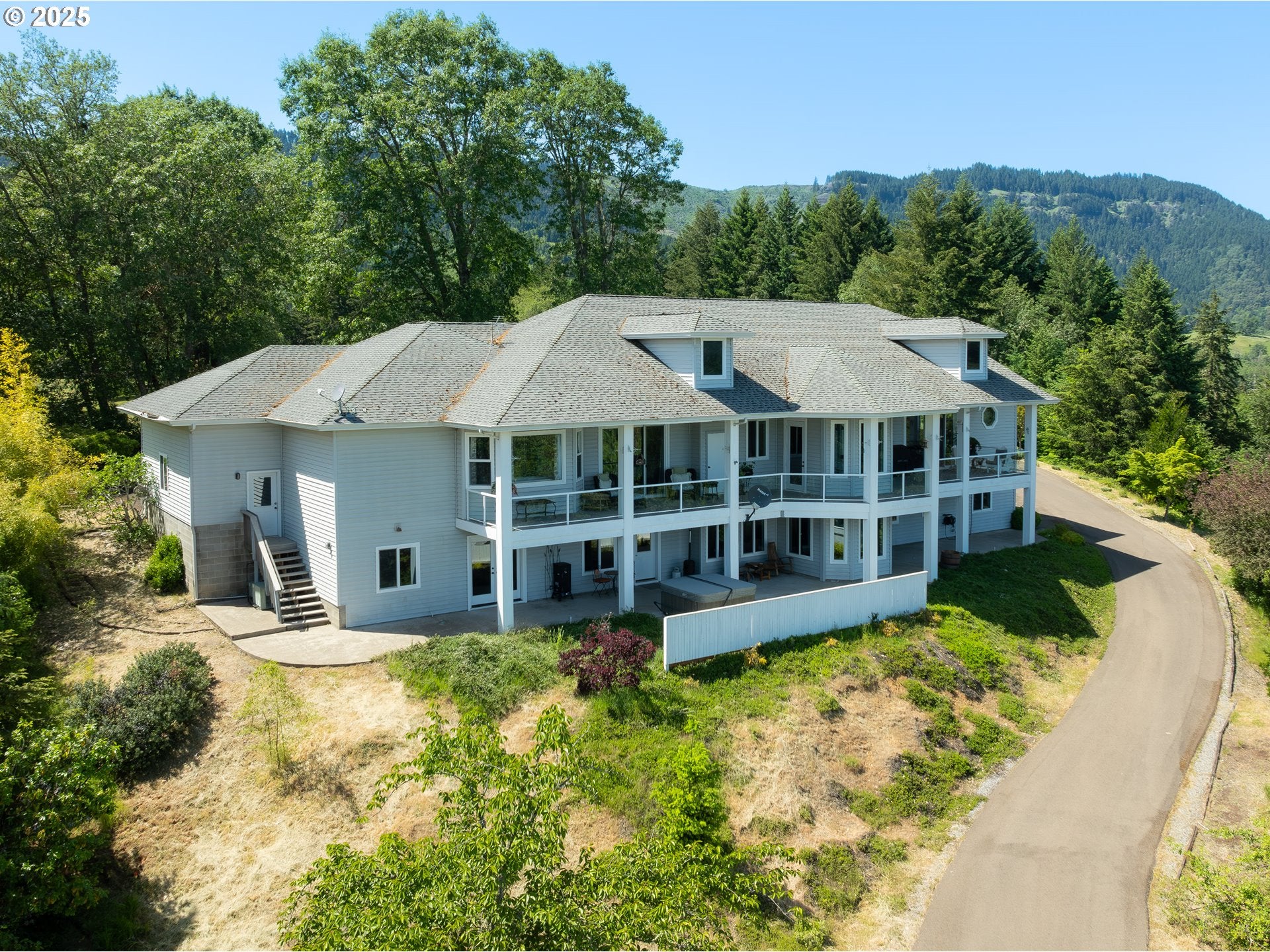 Roseburg, Oregon, 97471, United States, 4 Bedrooms Bedrooms, ,4 BathroomsBathrooms,Residential,Active,1800177